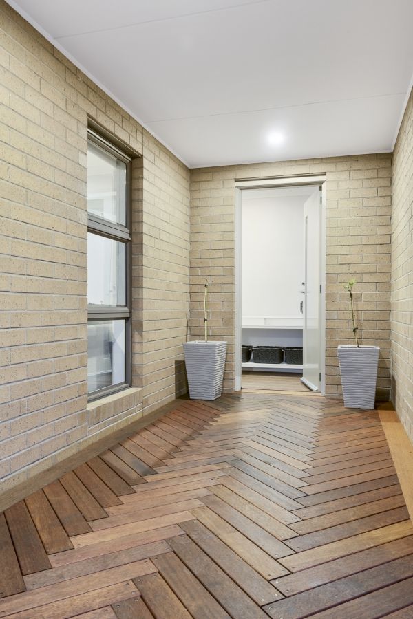 19 Swiss Way, Manor Lakes, VIC 3024