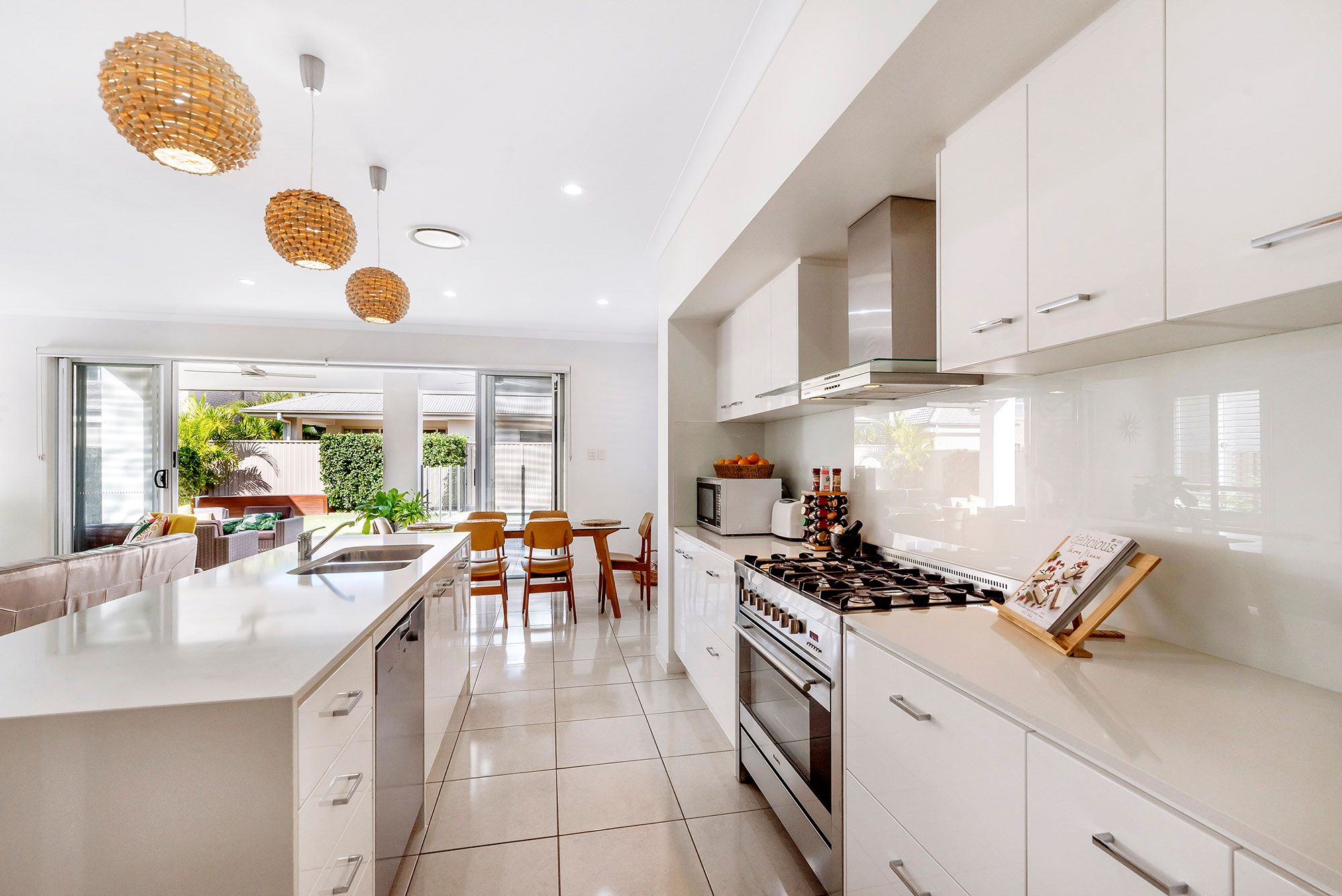 6 Elizabeth Crescent, Varsity Lakes, QLD 4227