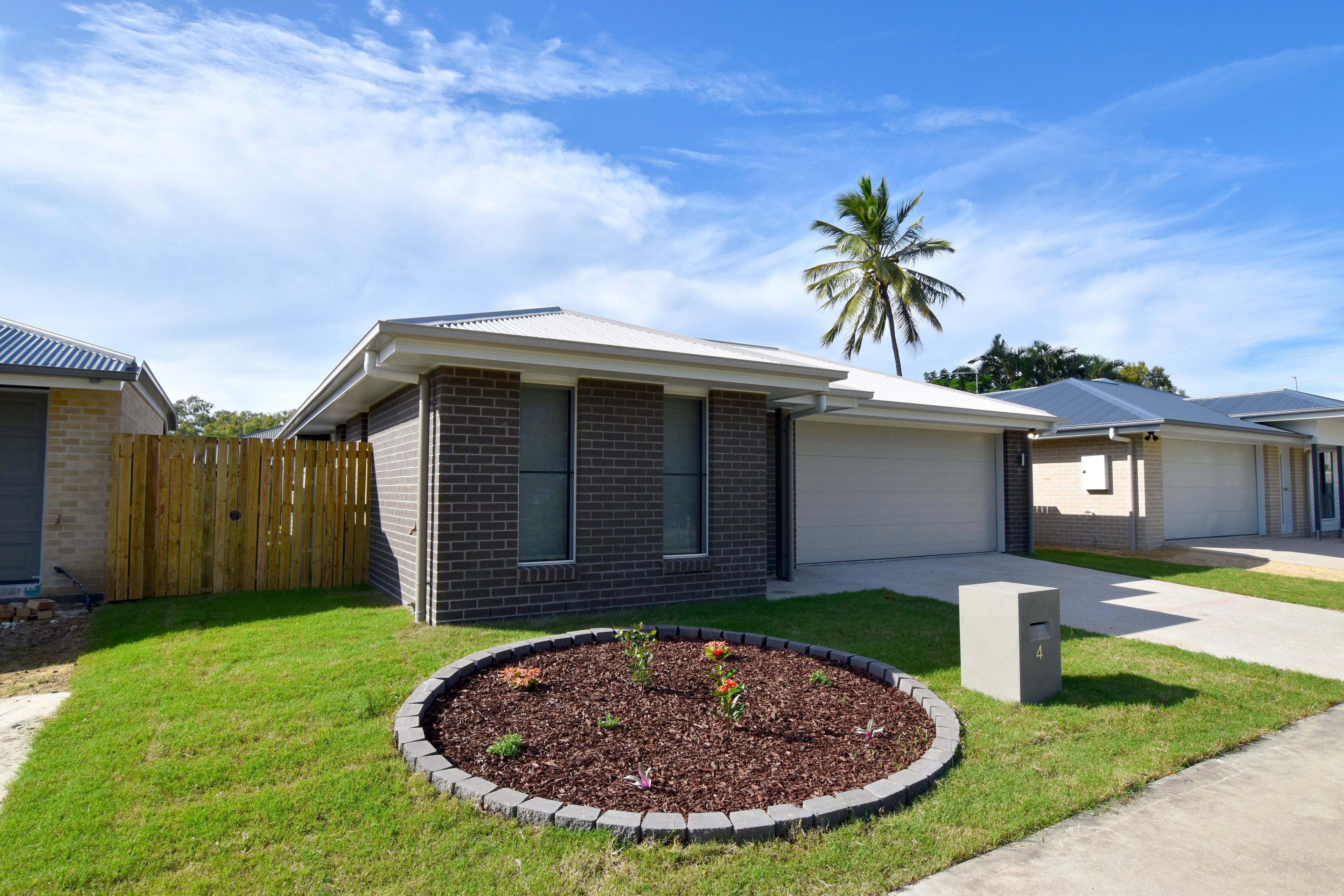4 Powell Close, New Auckland, QLD 4680