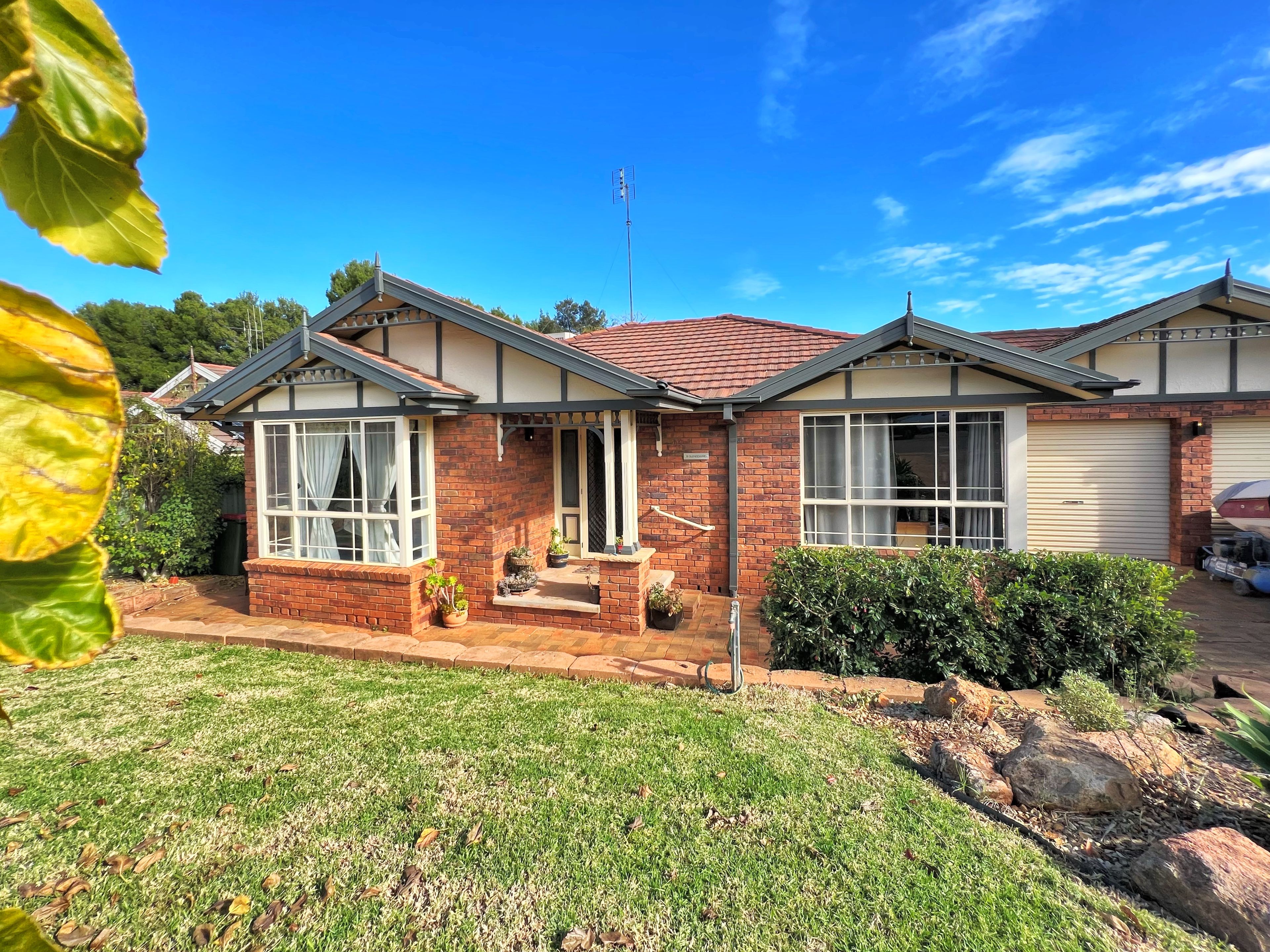 8 Glengowrie Close, Parkes NSW 2870