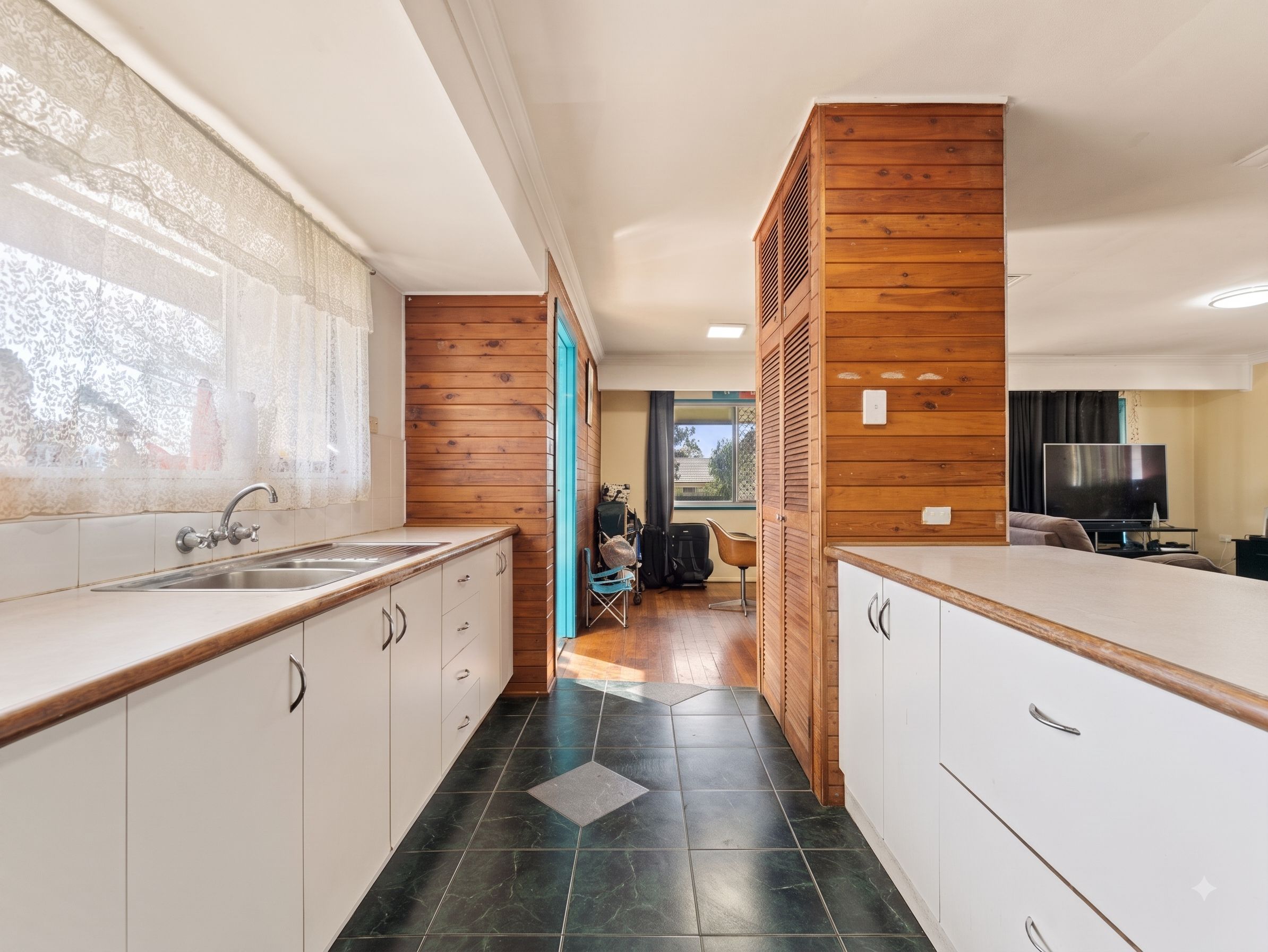 42 Nectarine Street — photo 7 of 22
