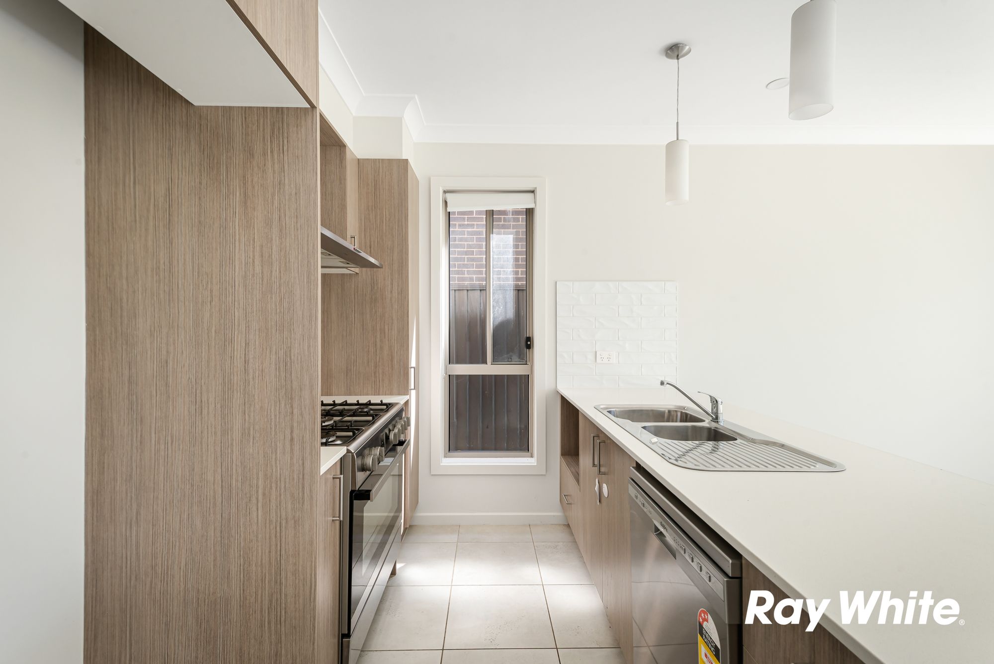 15 Valiant Street (Nirimba Fields) — photo 4 of 8