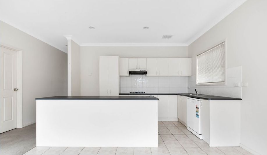 2/12 Grant Close, Berwick, VIC 3806