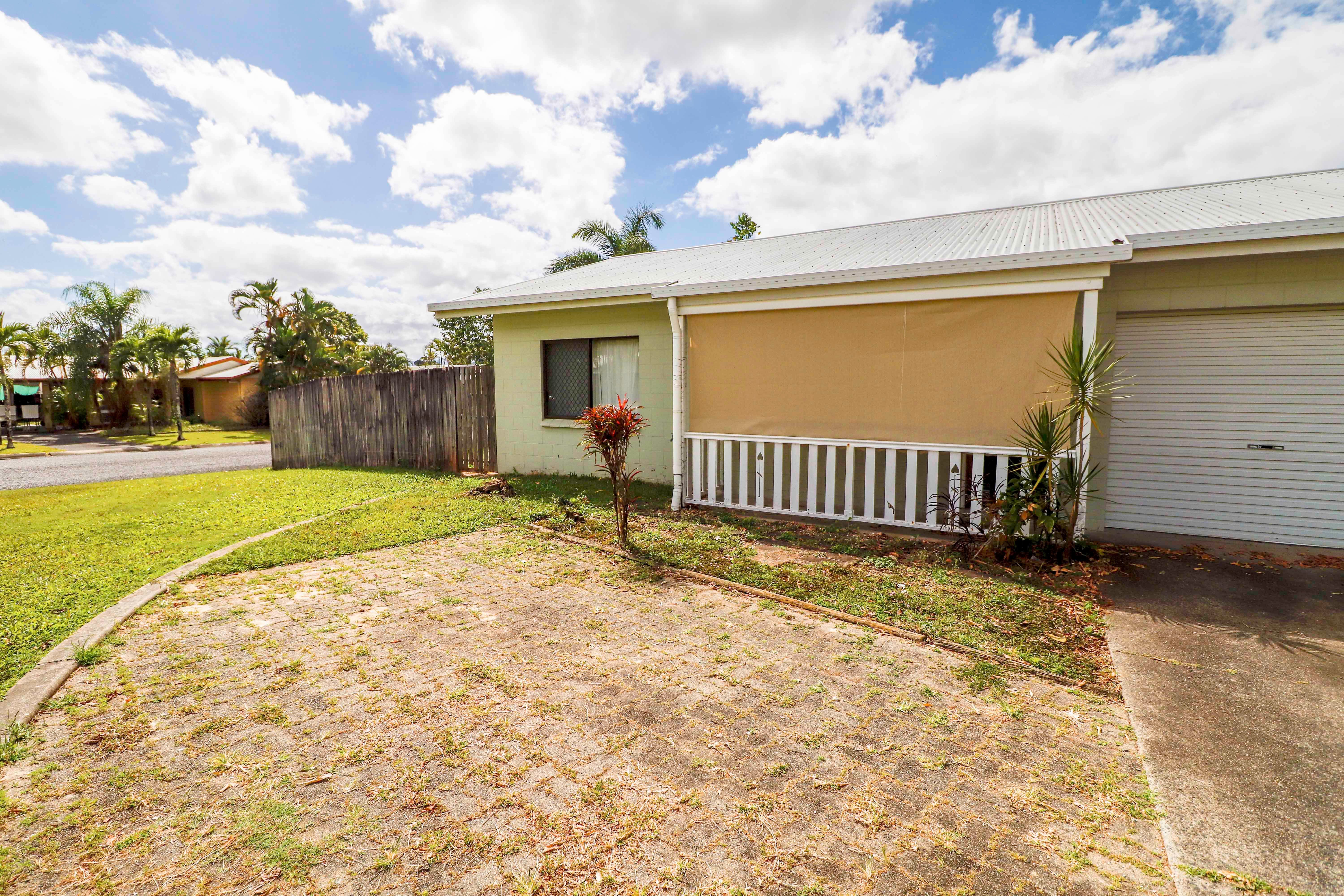 2/2 Leeuwin Crescent, Bentley Park, QLD 4869