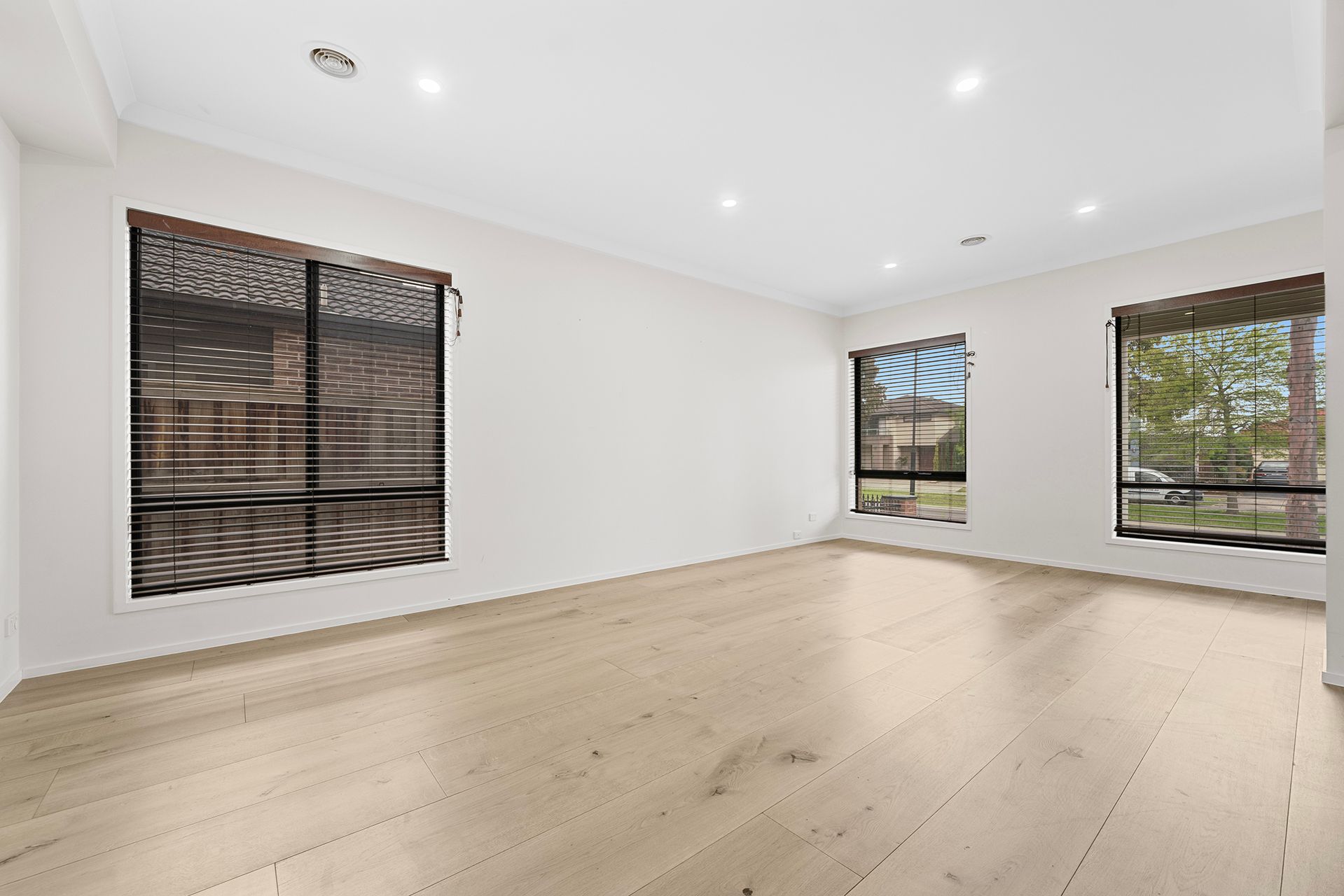 76 Mountainview Boulevard — photo 3 of 14