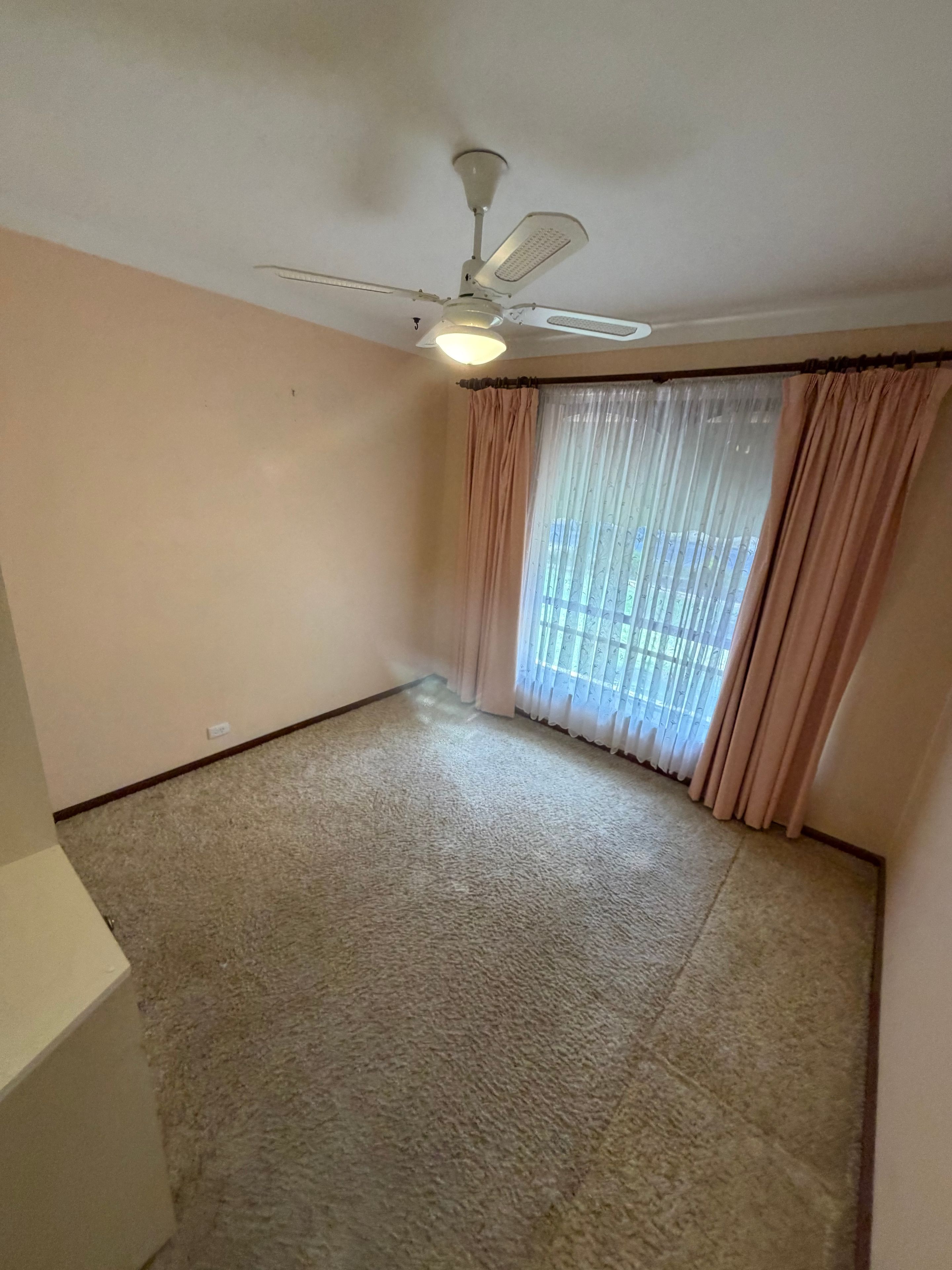 24 Riversdale Drive — photo 5 of 9