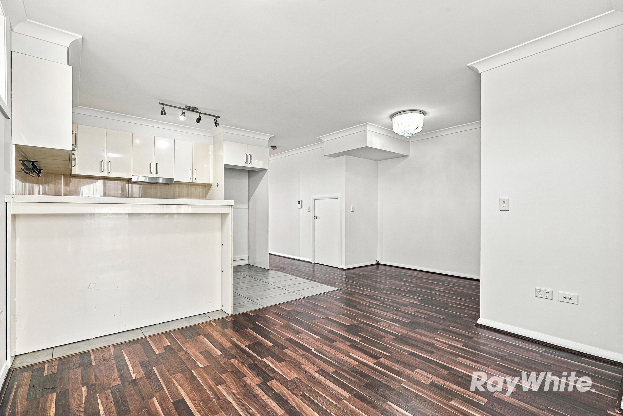 16/23 Elizabeth Street — photo 4 of 21