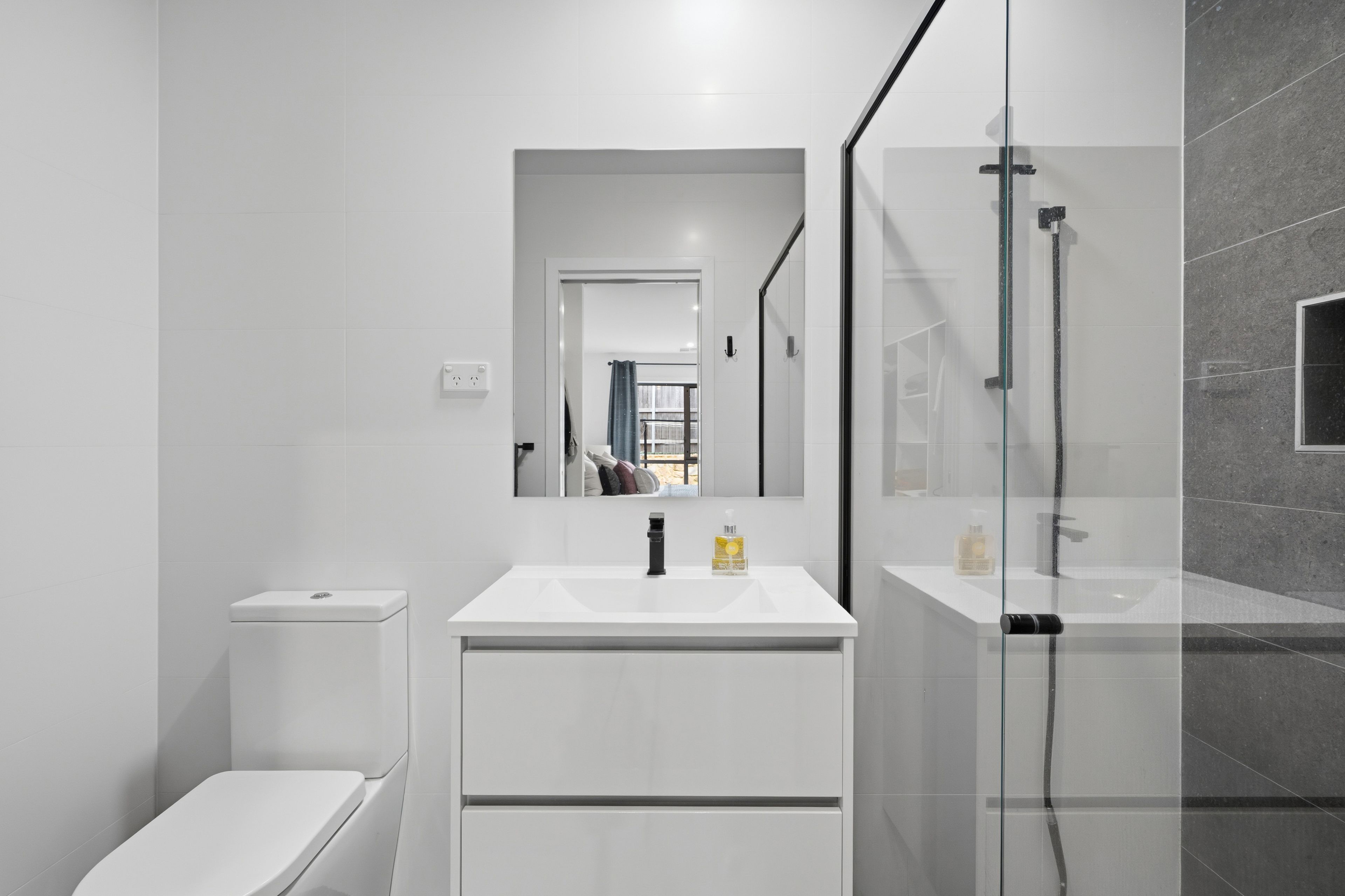 2/4 Lorraway Street — photo 9 of 27