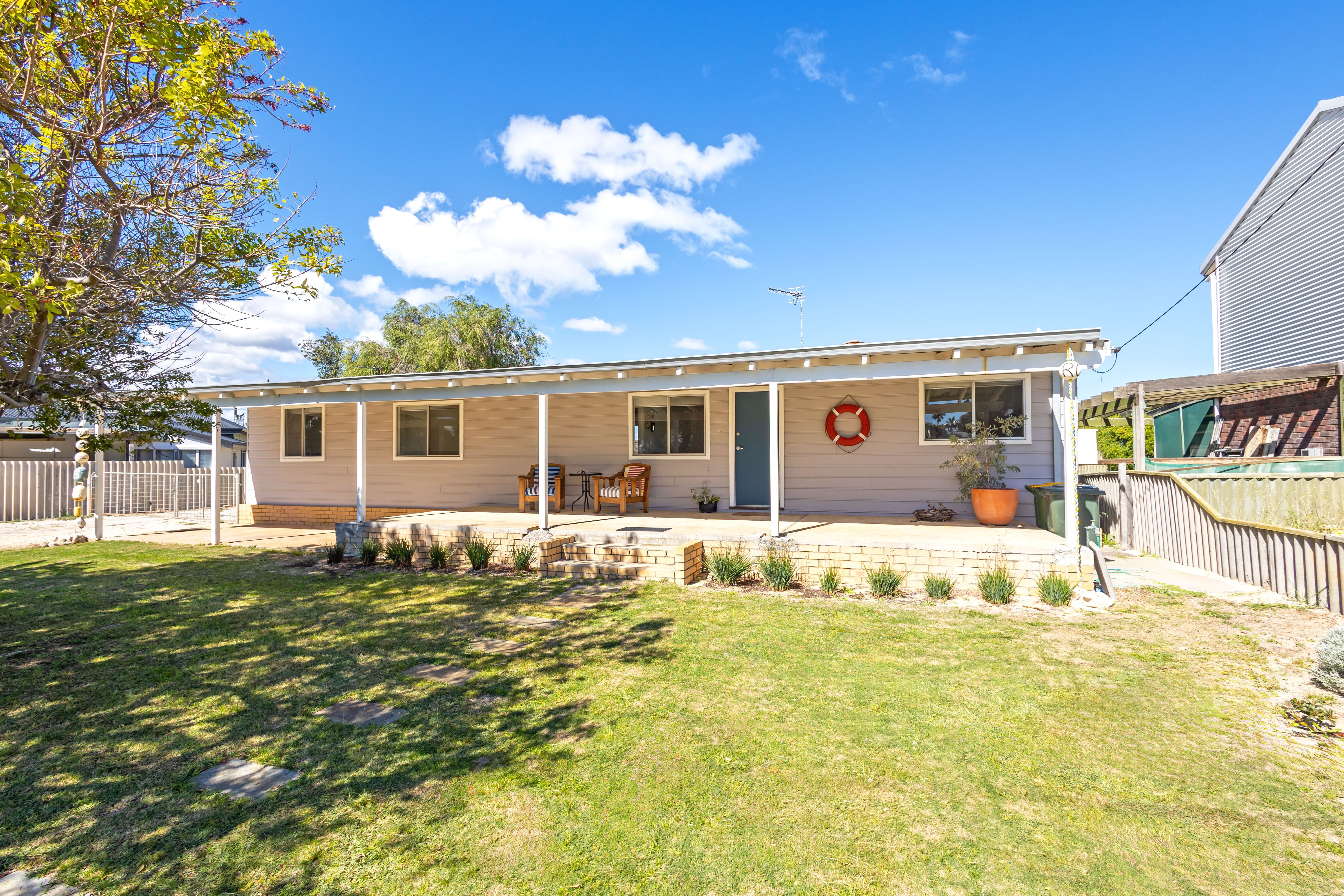 5 Lindsay Street — photo from Ray White Jurien Bay