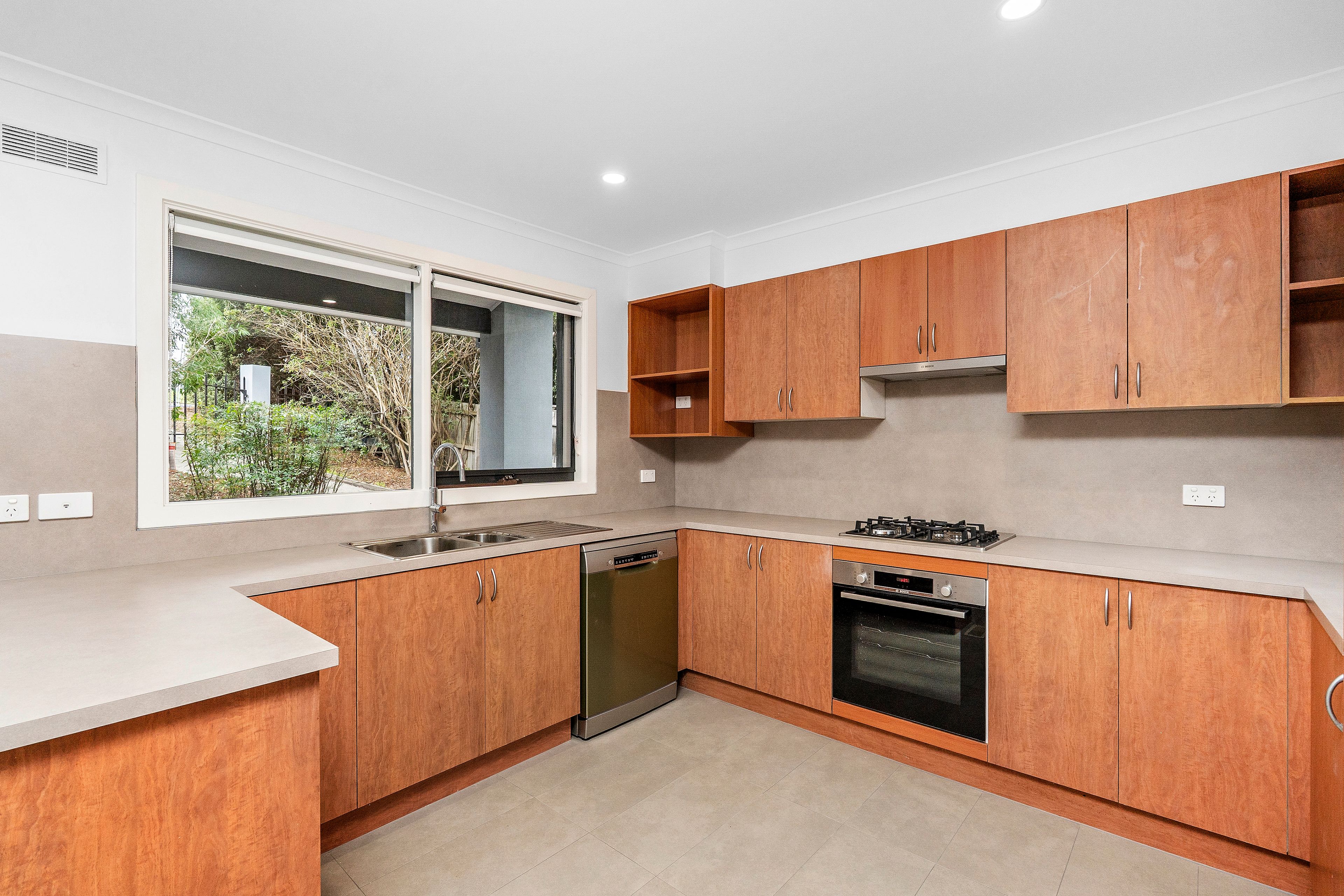 66 Yuille Street — photo 3 of 8