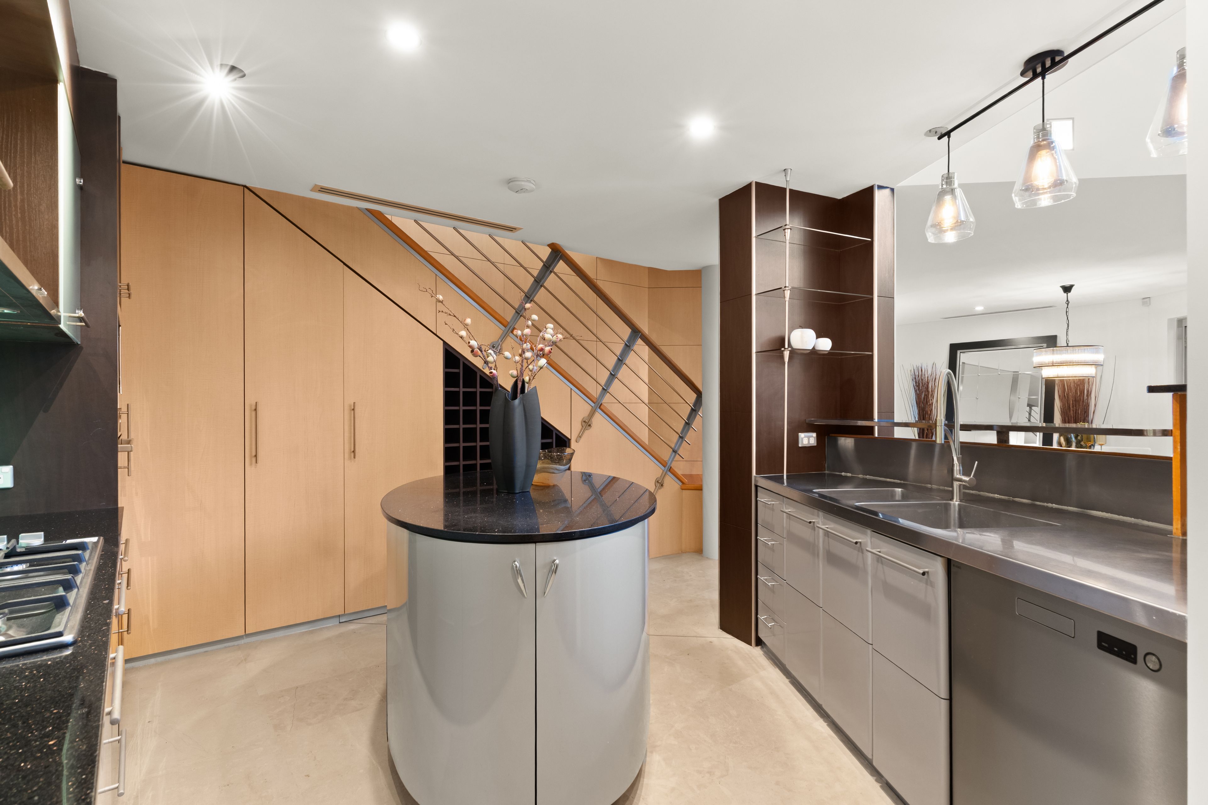 8 Highlands Road — photo 13 of 30