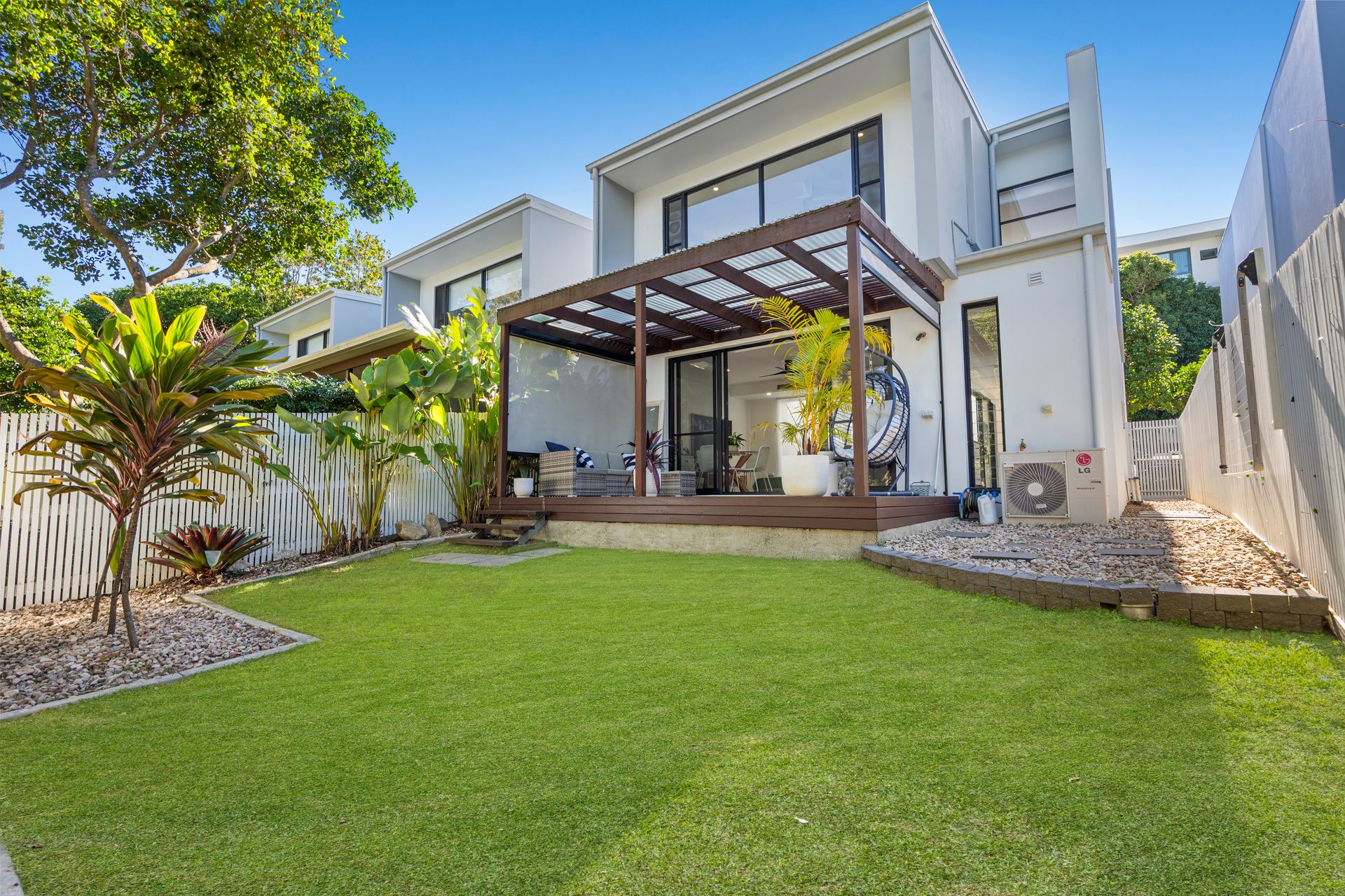 7/323 Bayview Street — photo from Ray White Surfers Paradise