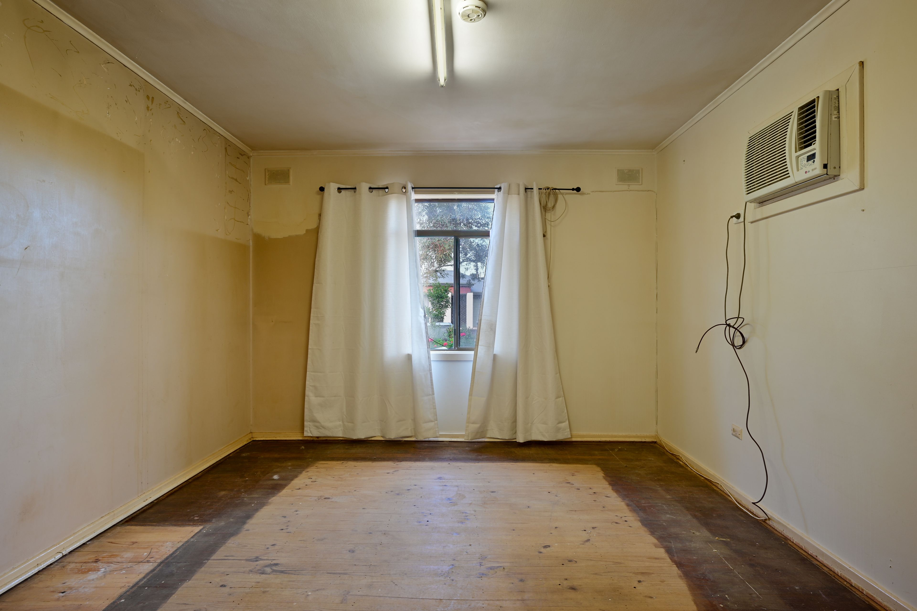 11 Litchfield Street — photo 3 of 11