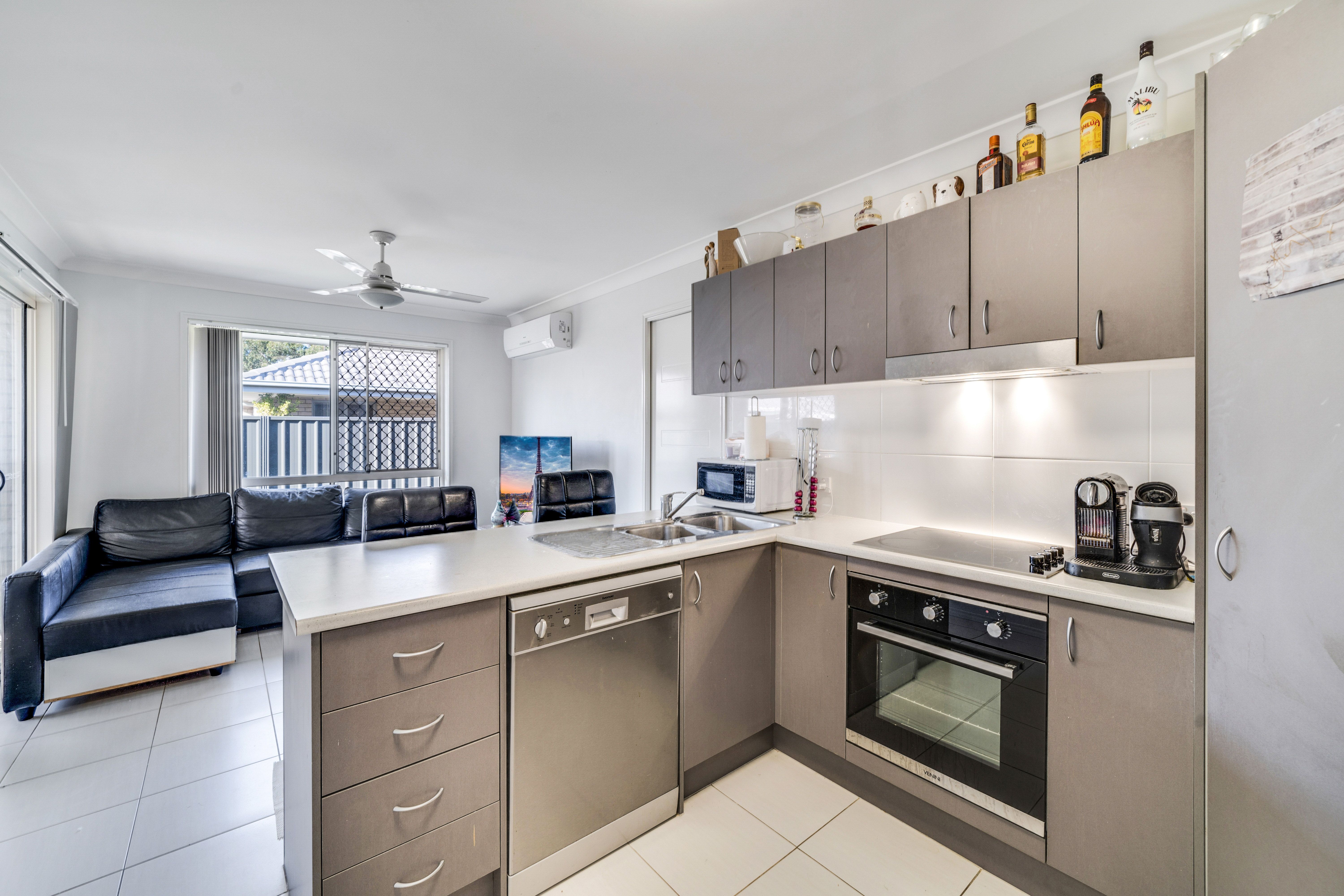 2 Bruce Baker Crescent, Crestmead, QLD 4132