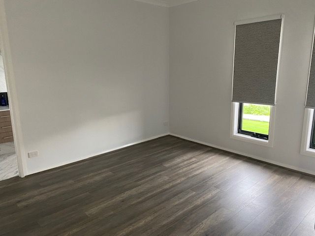 38 Manorwood Crescent — photo 3 of 15