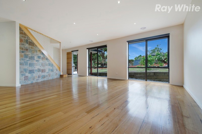 51 Greenslopes Drive, Mooroolbark, VIC 3138