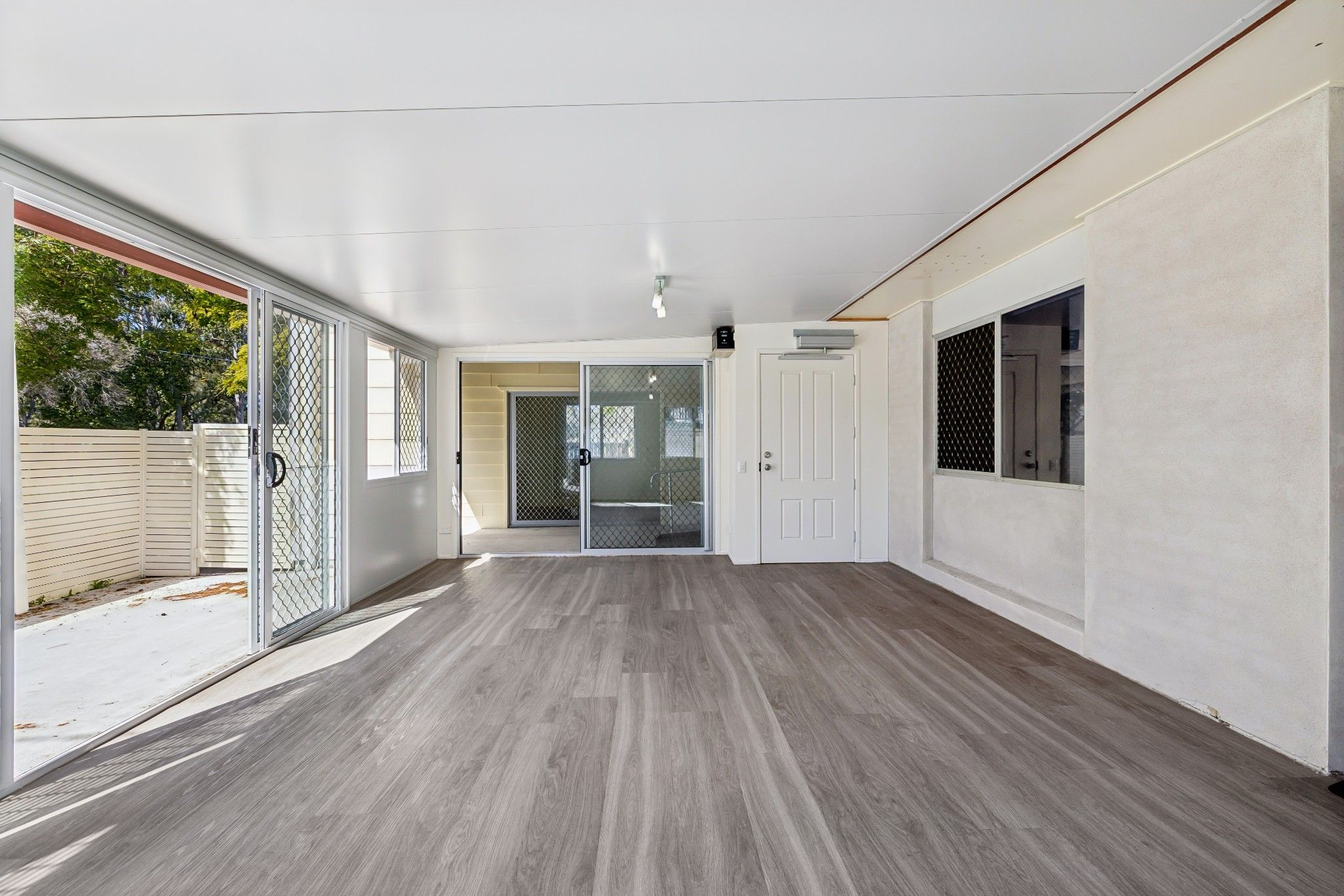 39 Roma Street — photo 3 of 30