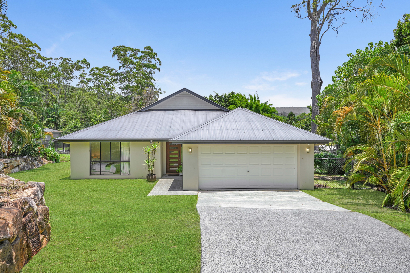 5 Lomatia Court, Bonogin, QLD 4213