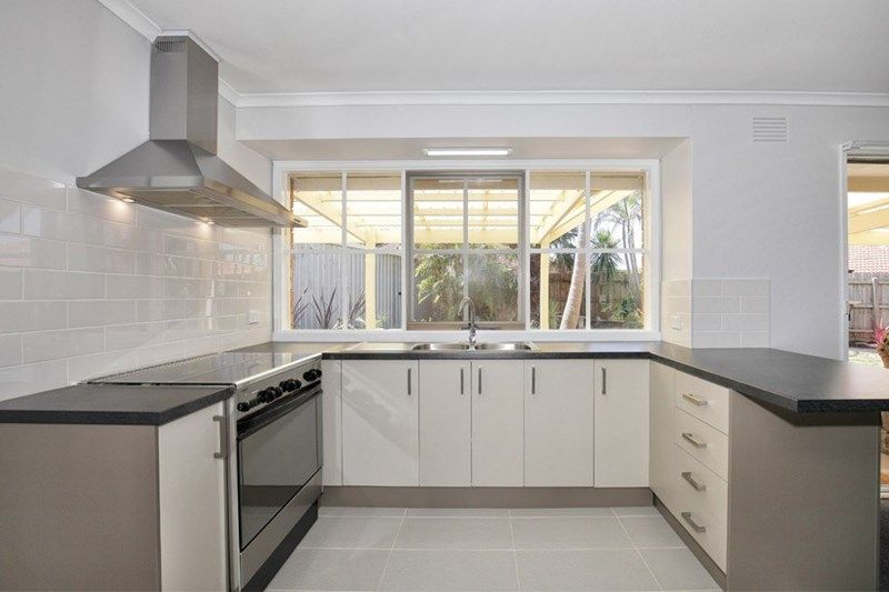 13 Rudstone Bend, Greenvale, VIC 3059