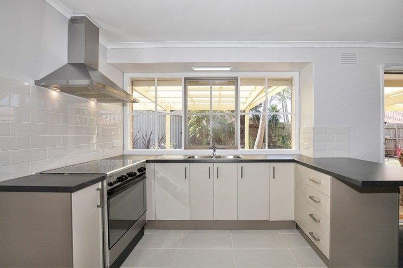 13 Rudstone Bend, Greenvale, VIC 3059