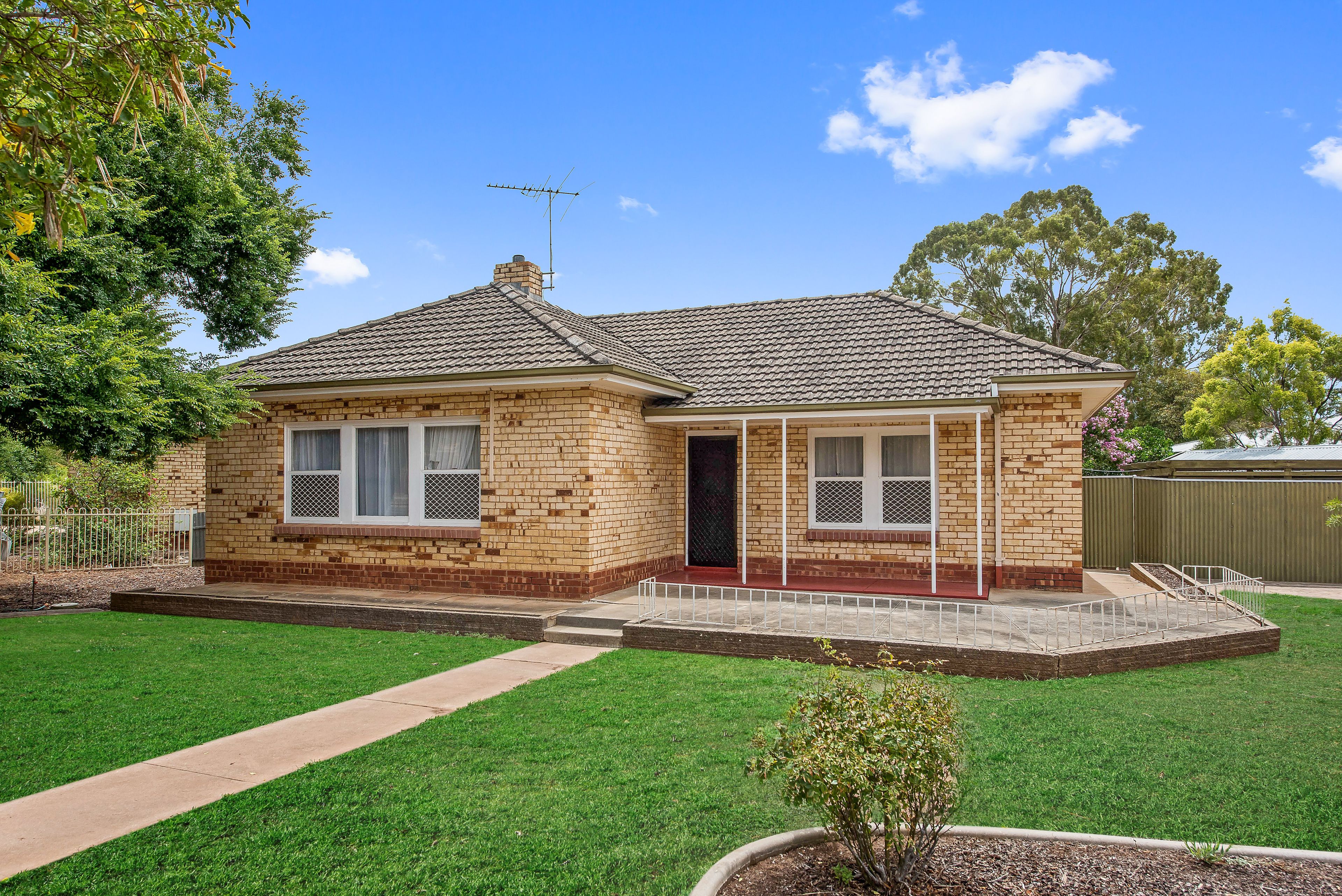 27 Rollison Road, Elizabeth Vale SA 5112