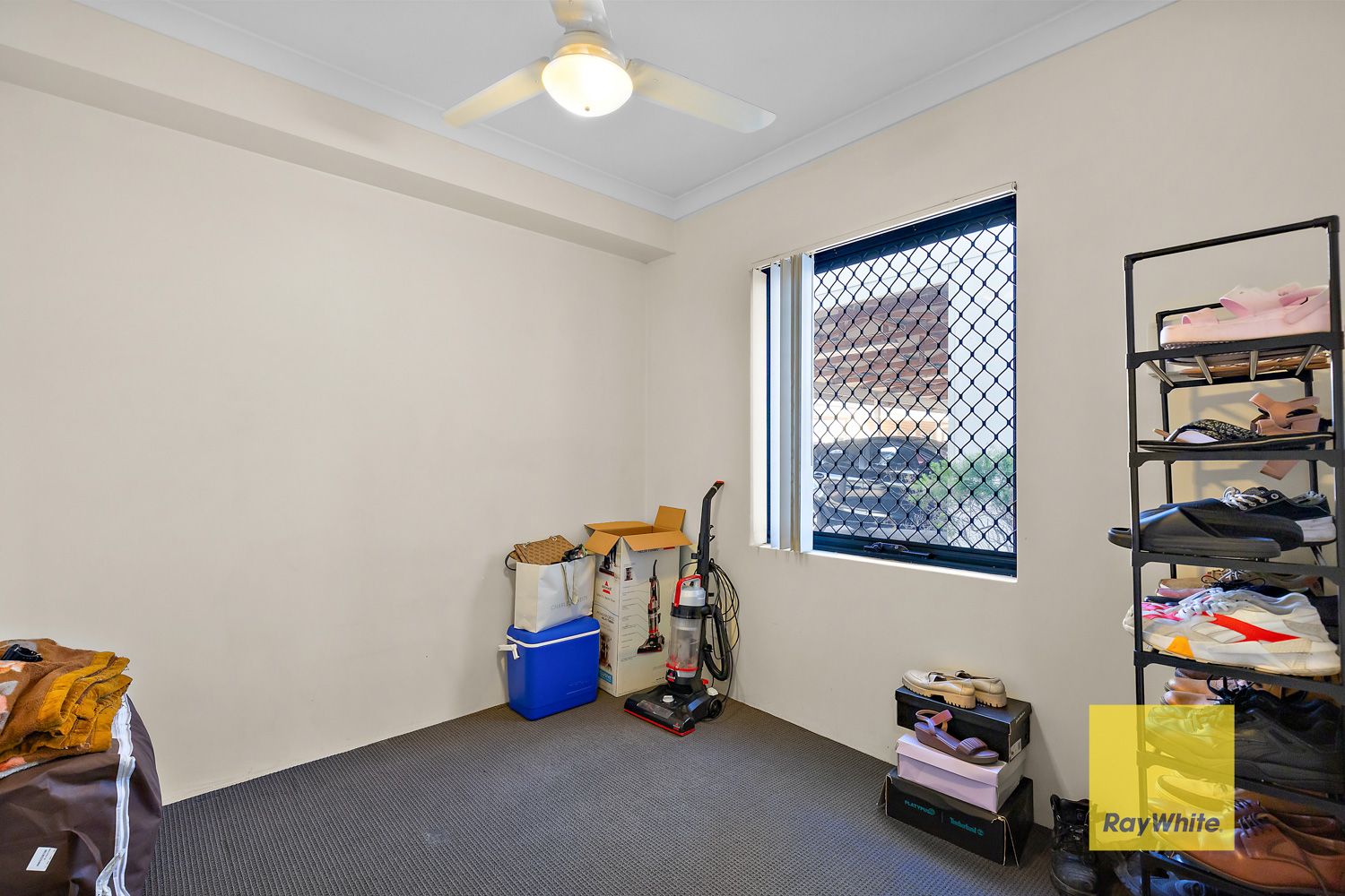13/17 Southdown Place — photo 7 of 11