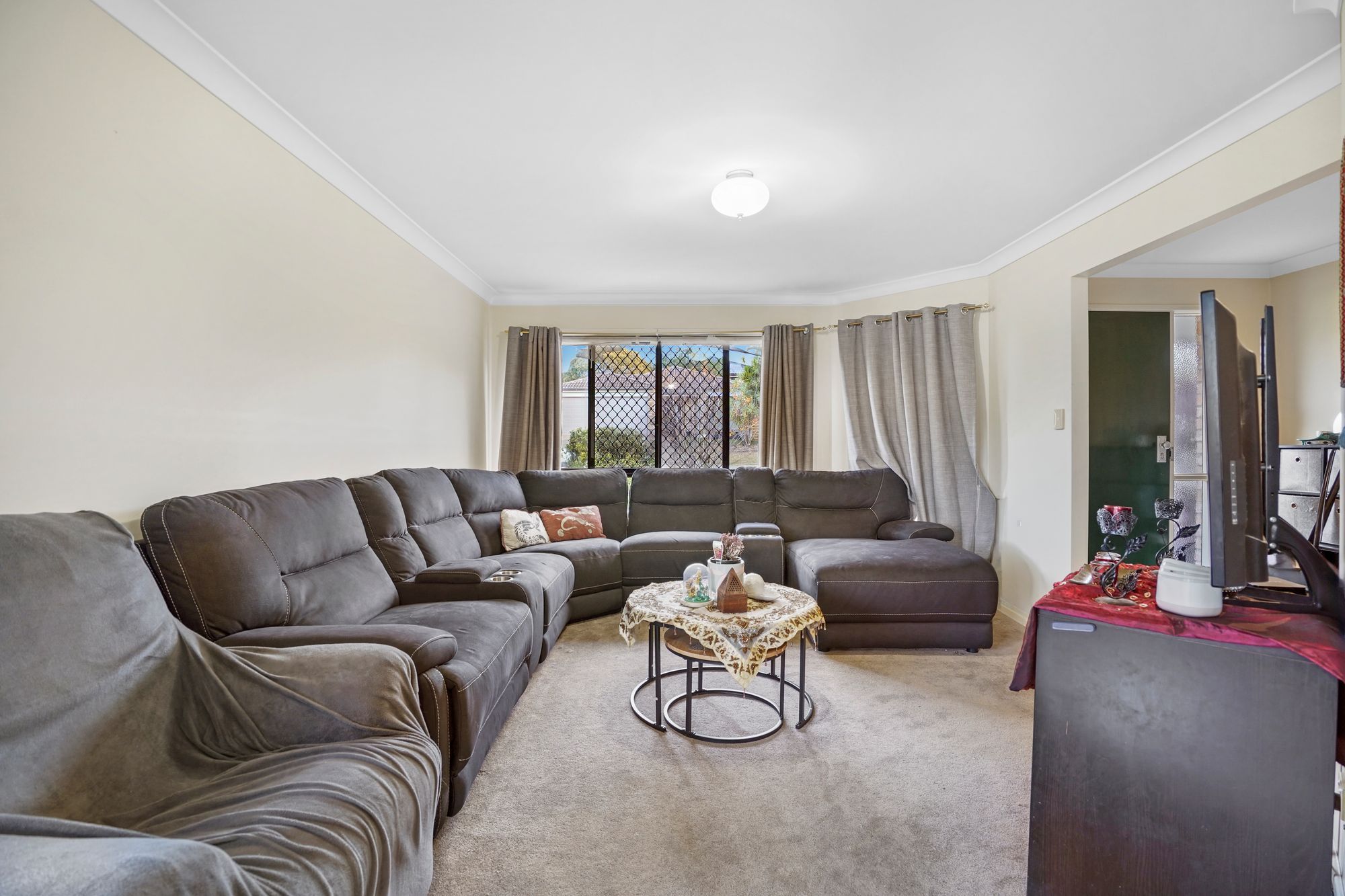 127 Currajong Place — photo 4 of 15