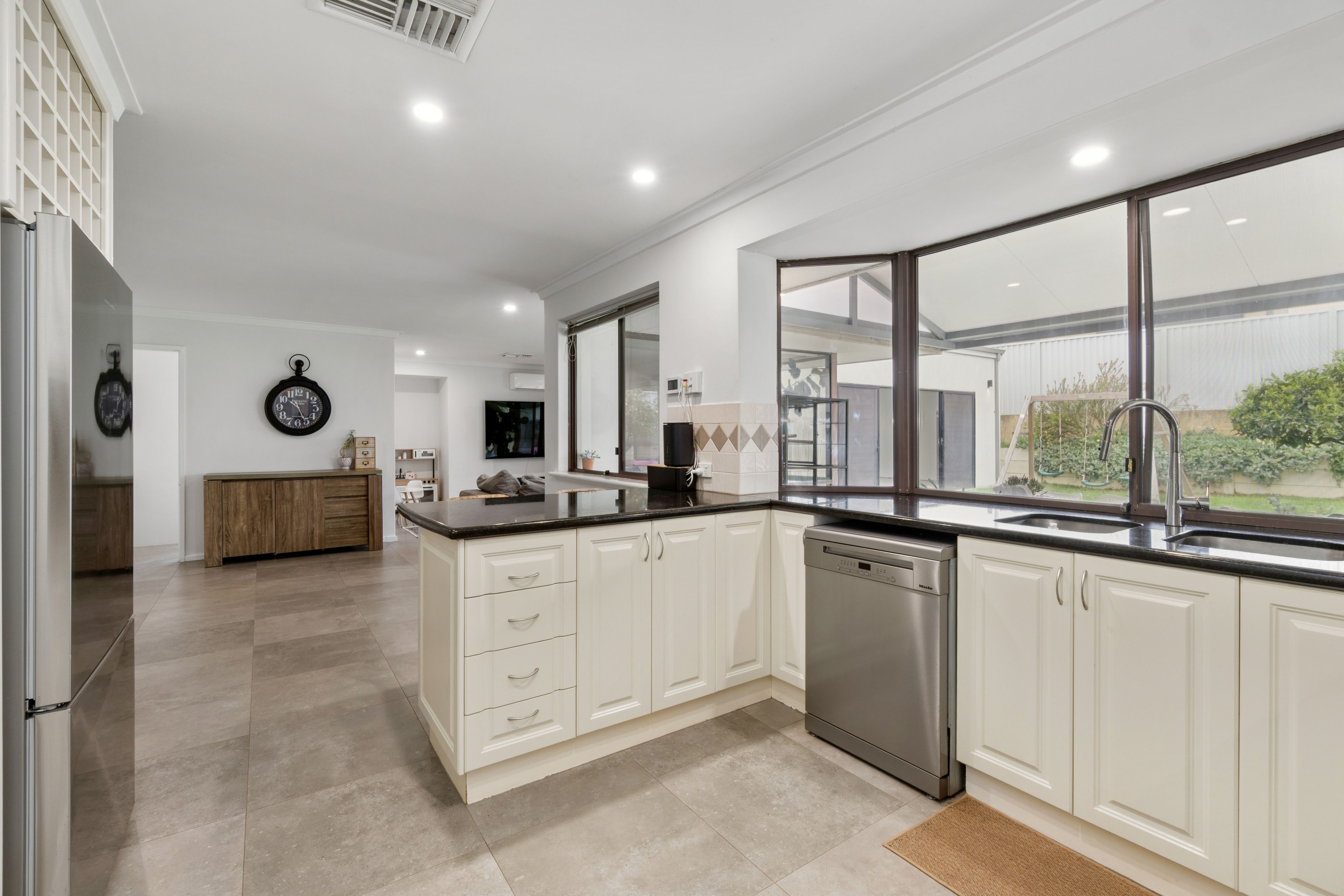 17 Smitherson Street — photo 6 of 30