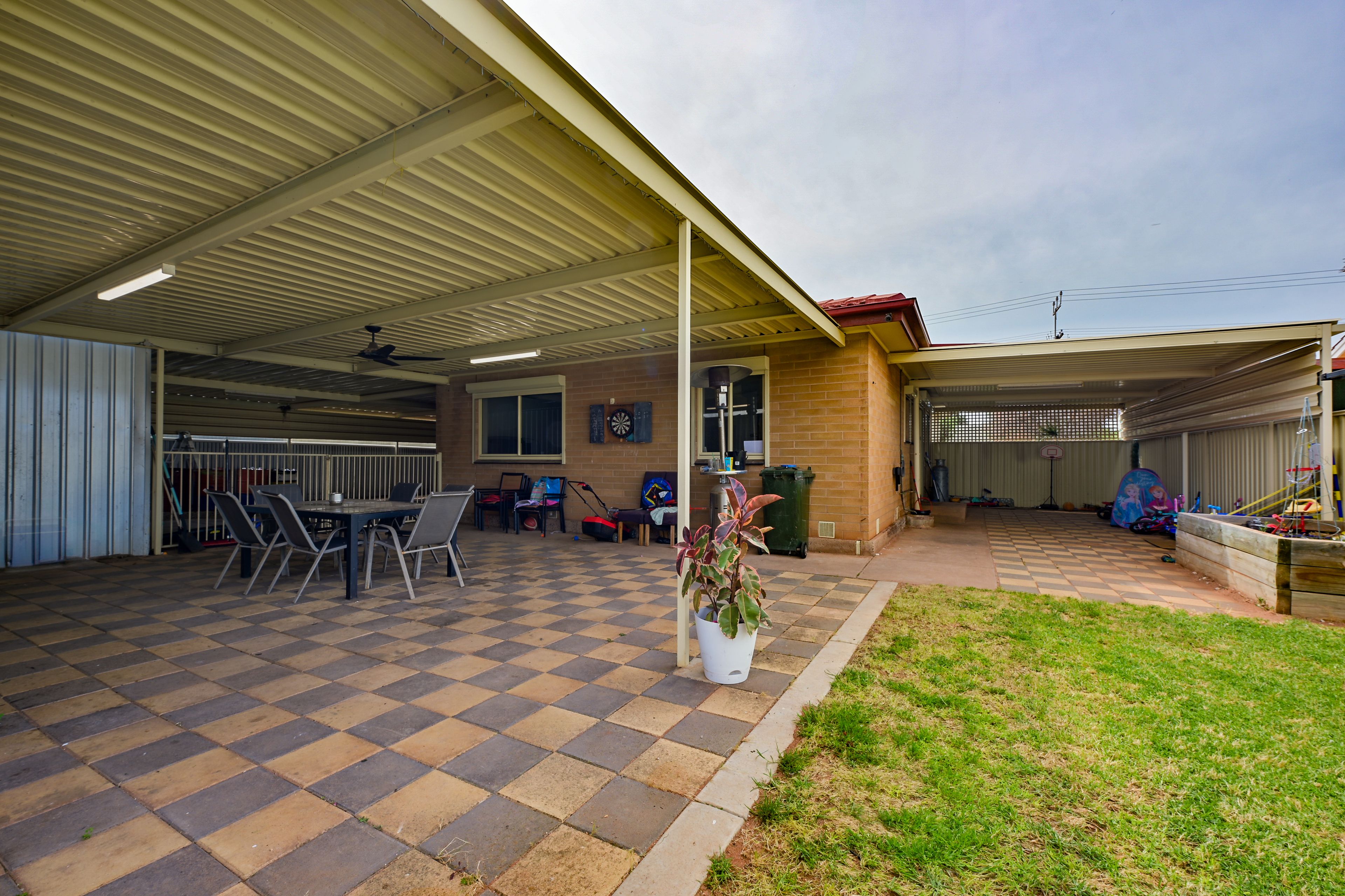 23 Noble Street — photo 12 of 14