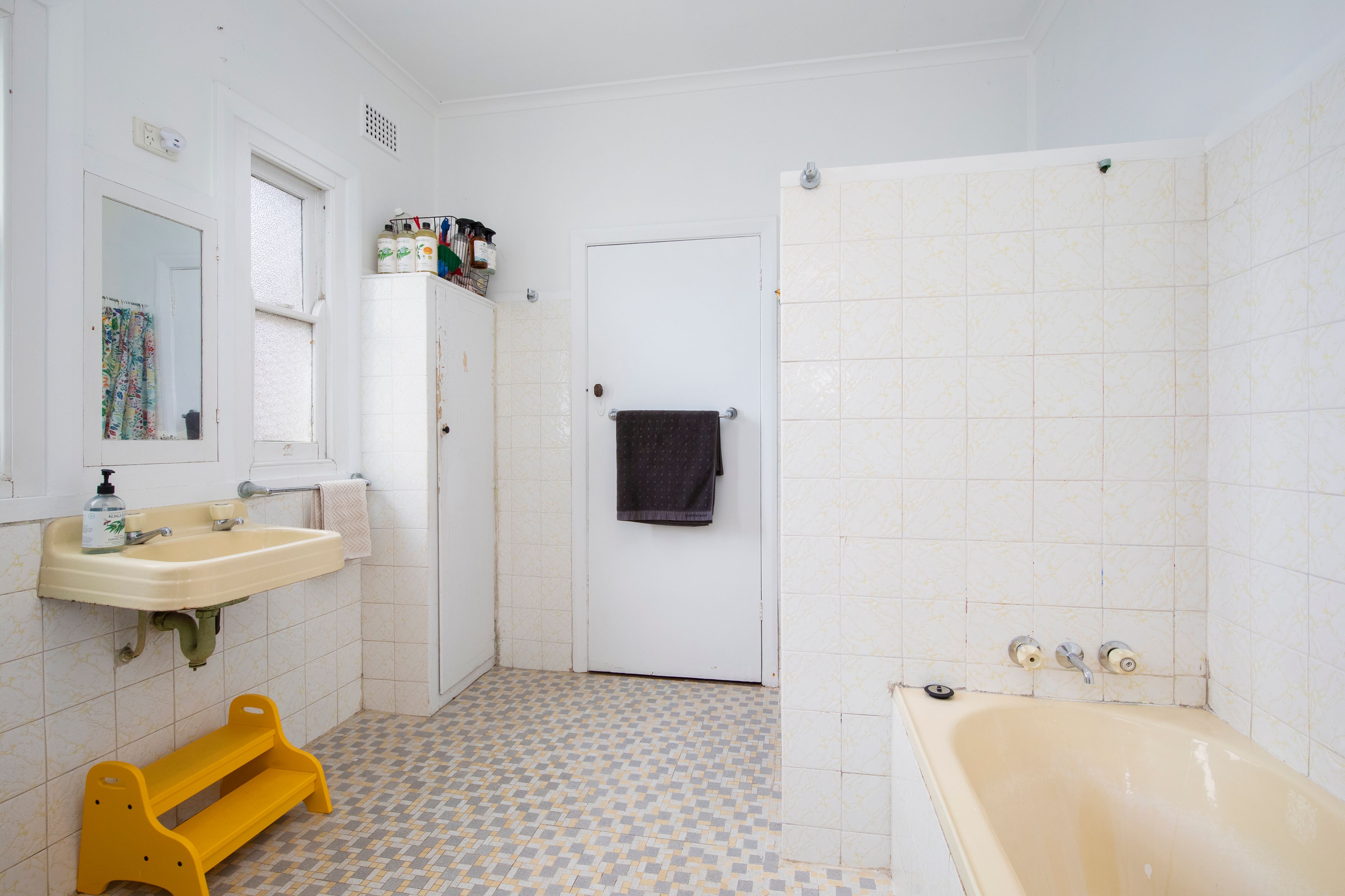 38 Kahibah Road — photo 12 of 15