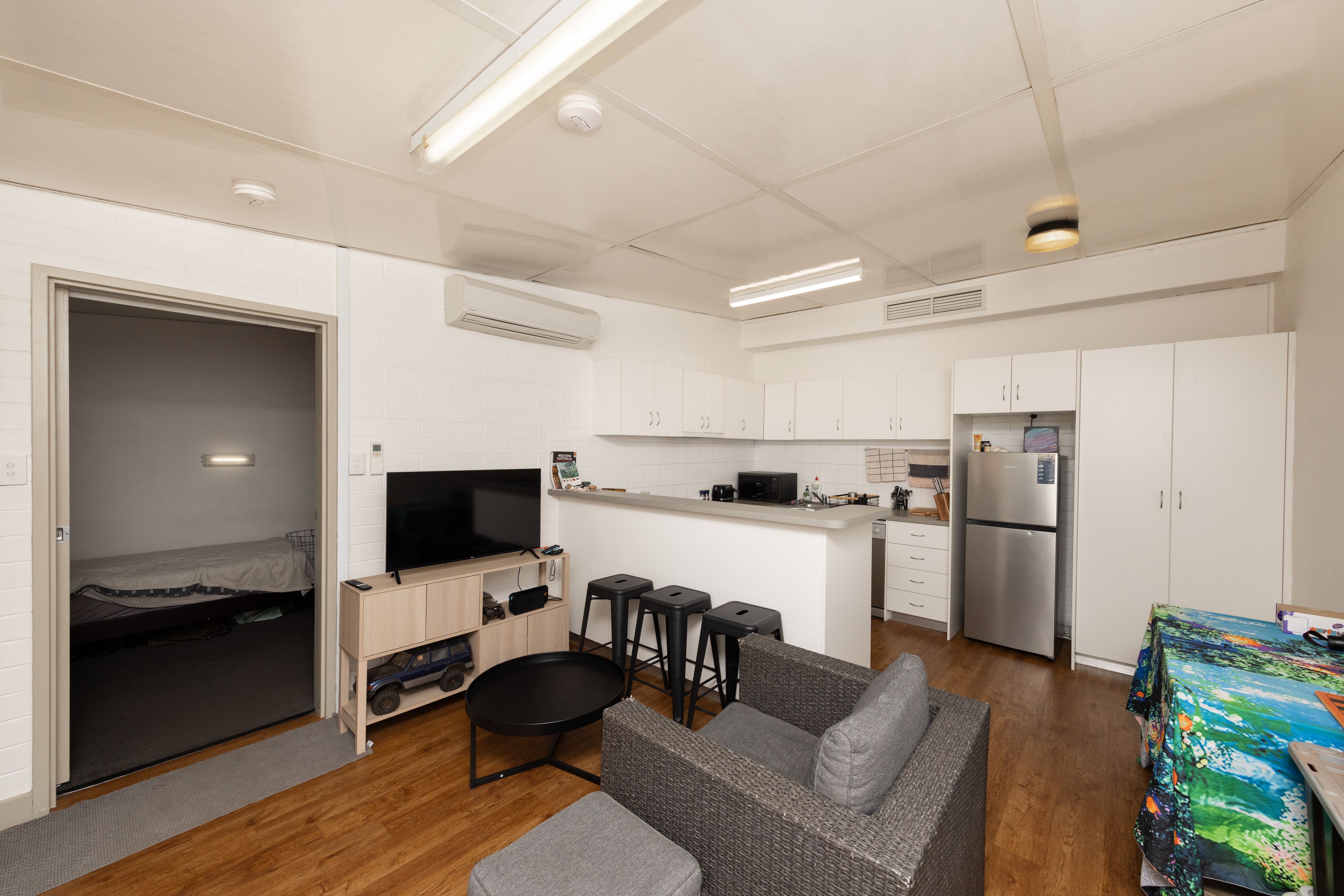 14/15 Hillview Road — photo 4 of 9