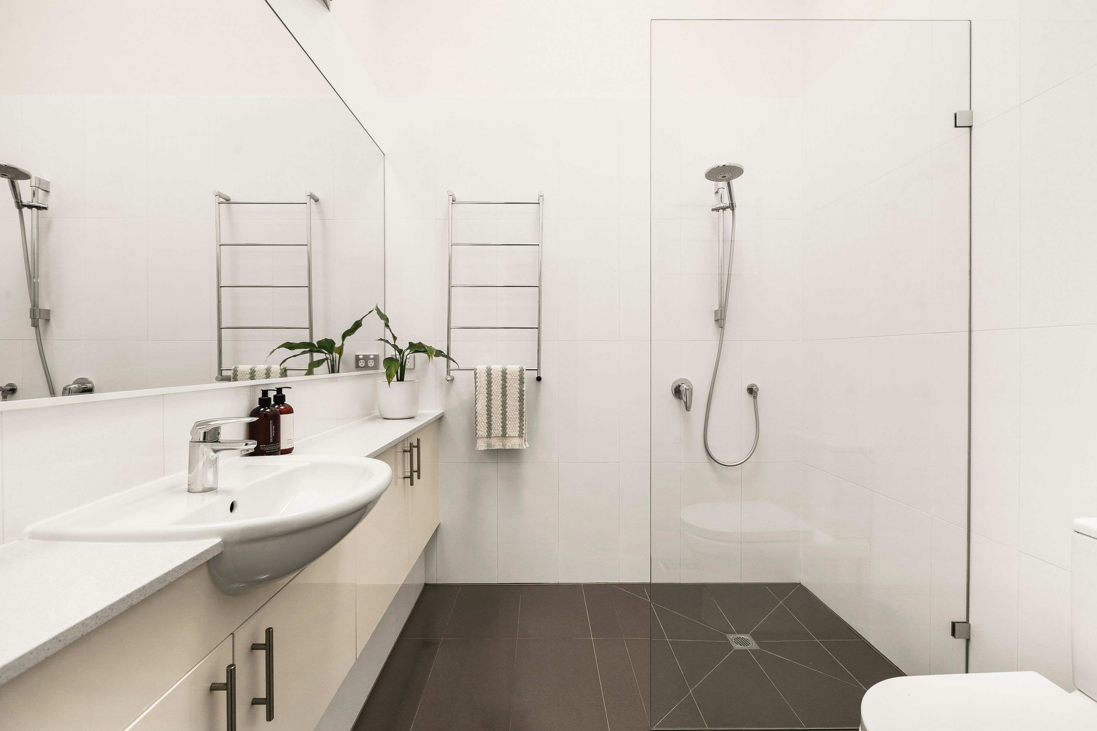 127 Rennie Street — photo 8 of 19