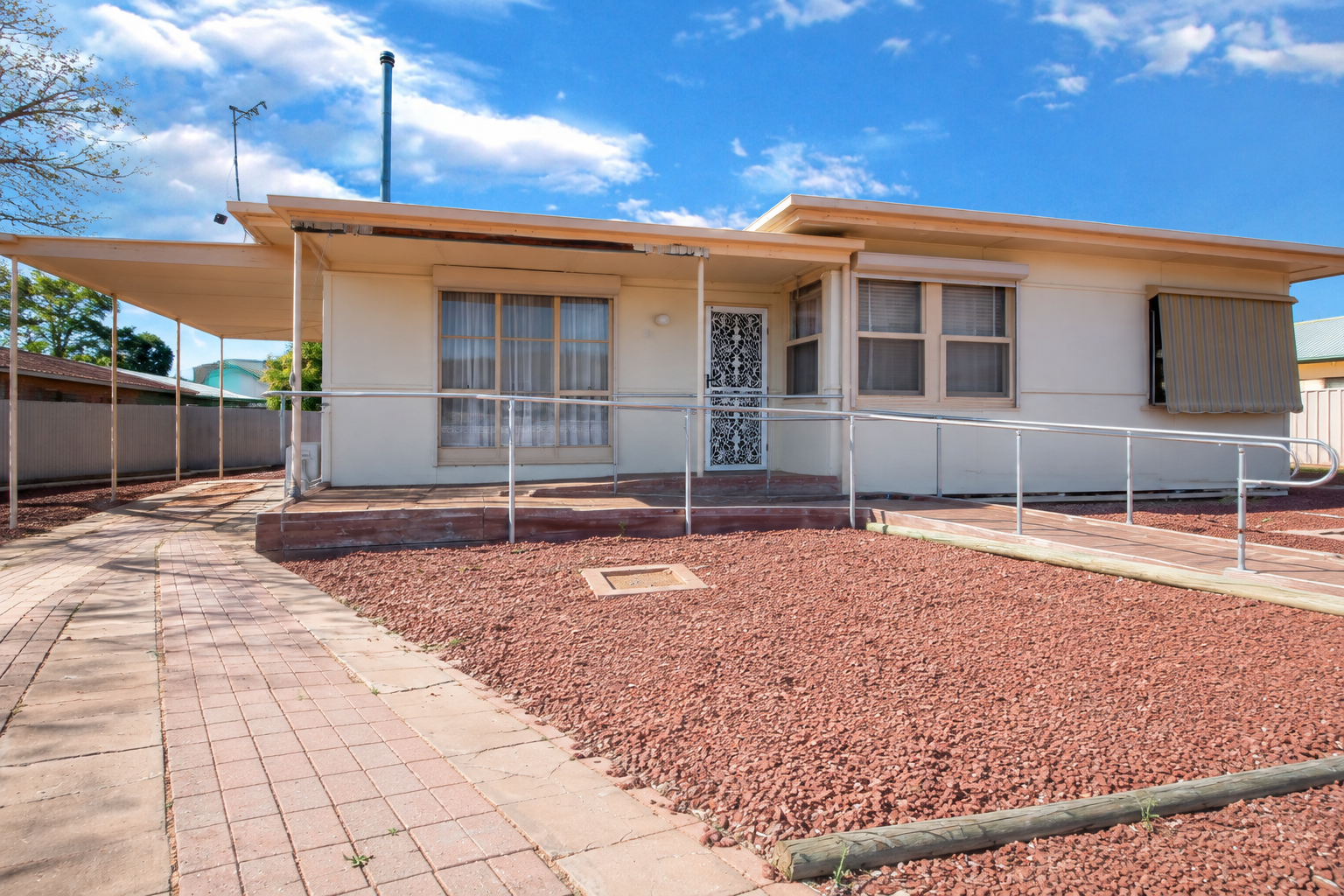 1 Wattle Street — photo from Ray White Riverland