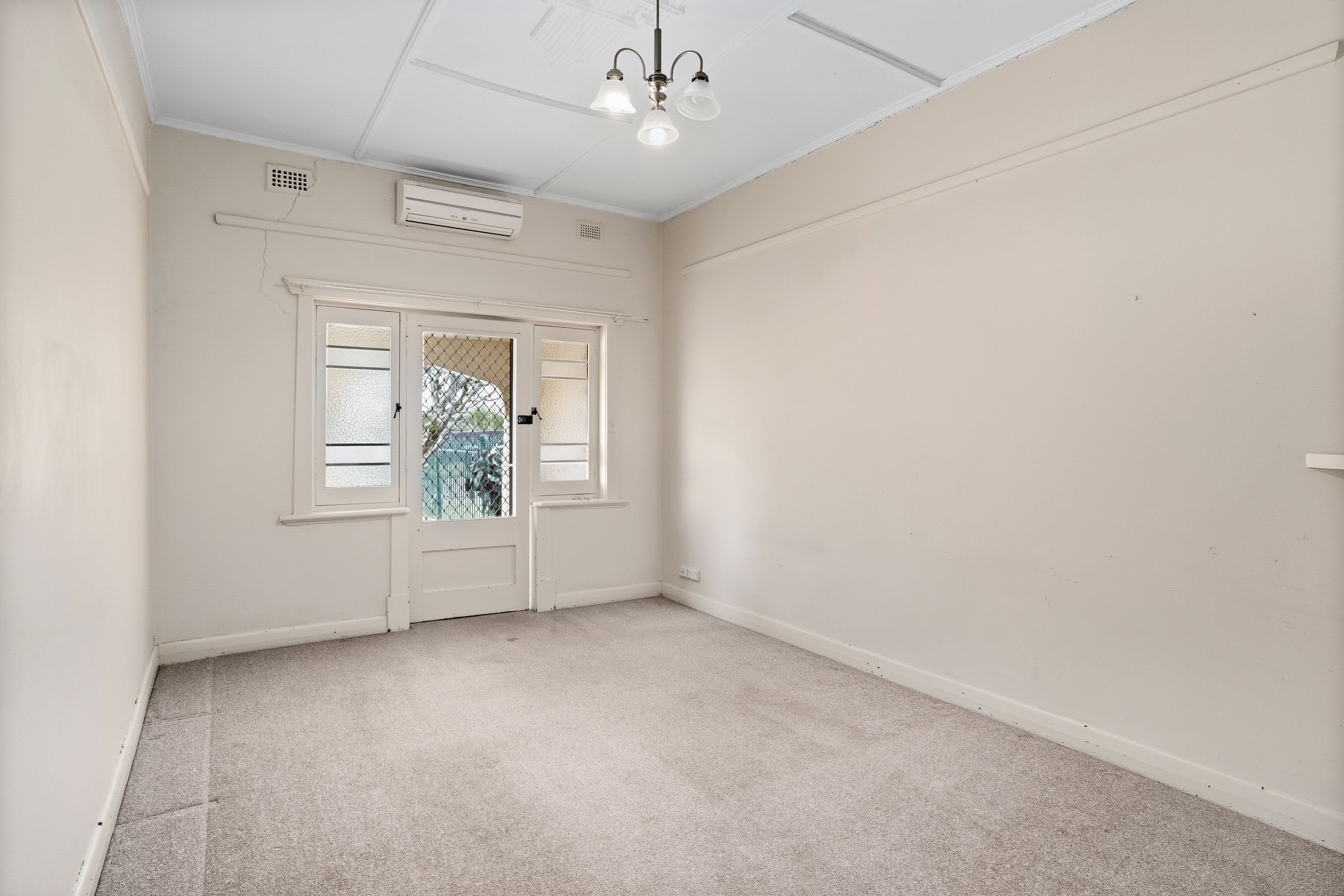 12-12A Chisholm Avenue — photo 4 of 25