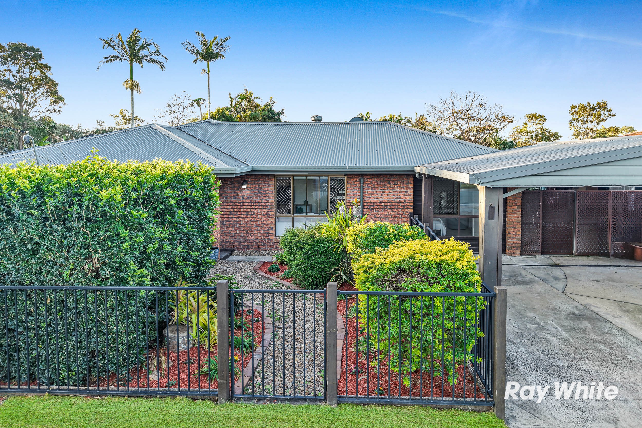 15 Carlos Street, Hillcrest, QLD 4118