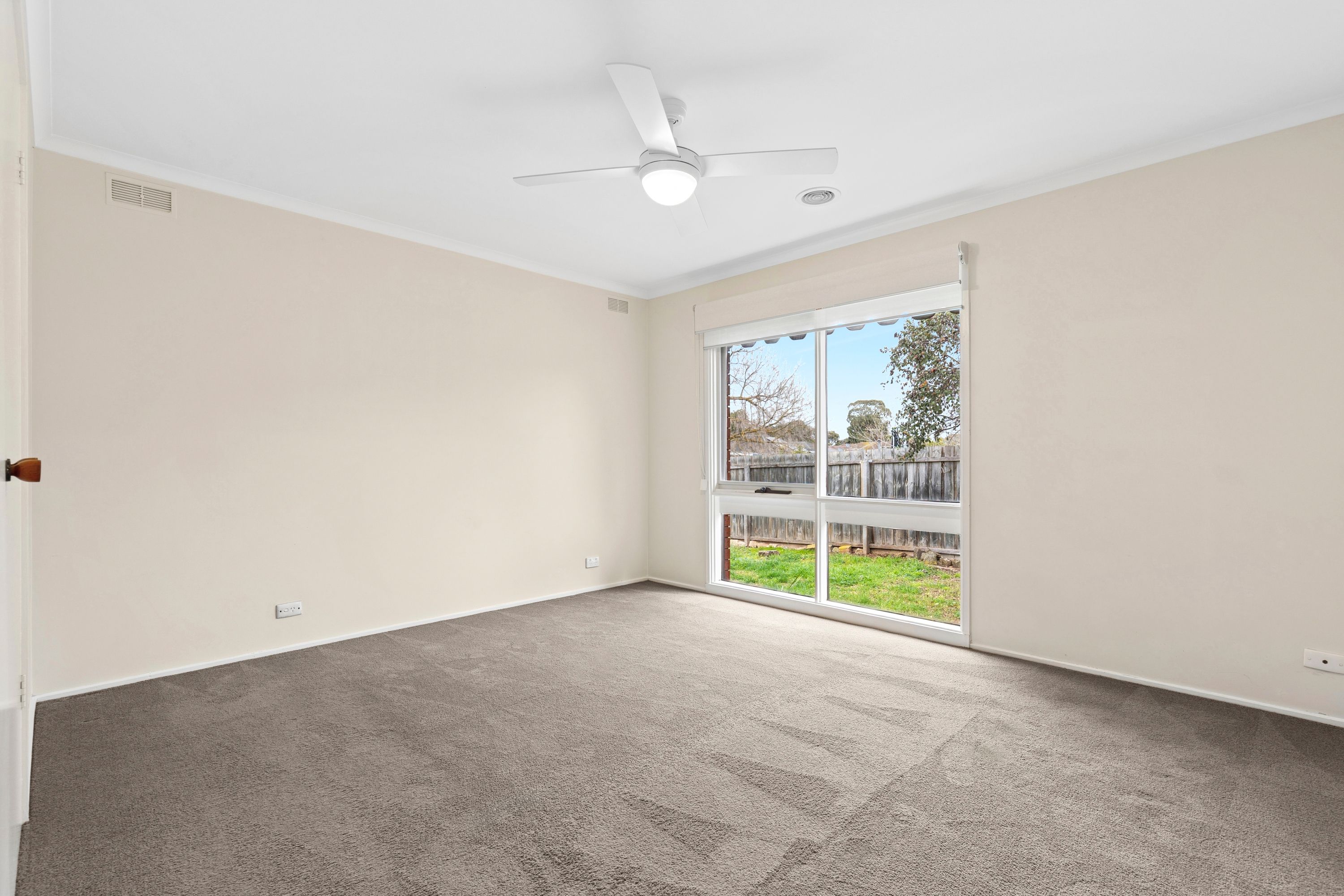 18 Sheeran Crescent — photo 9 of 16