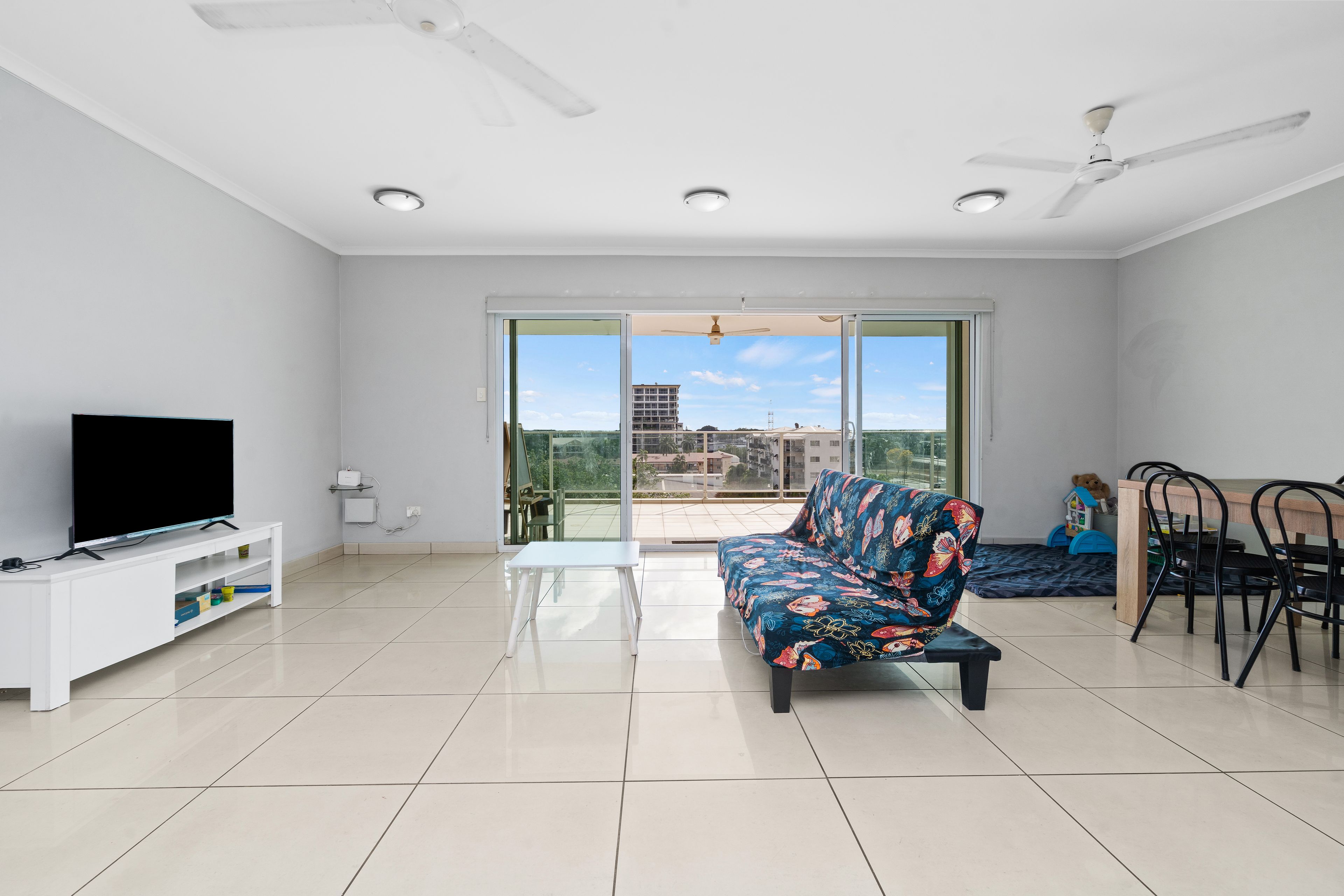 10/12 Dashwood Place — photo 3 of 20