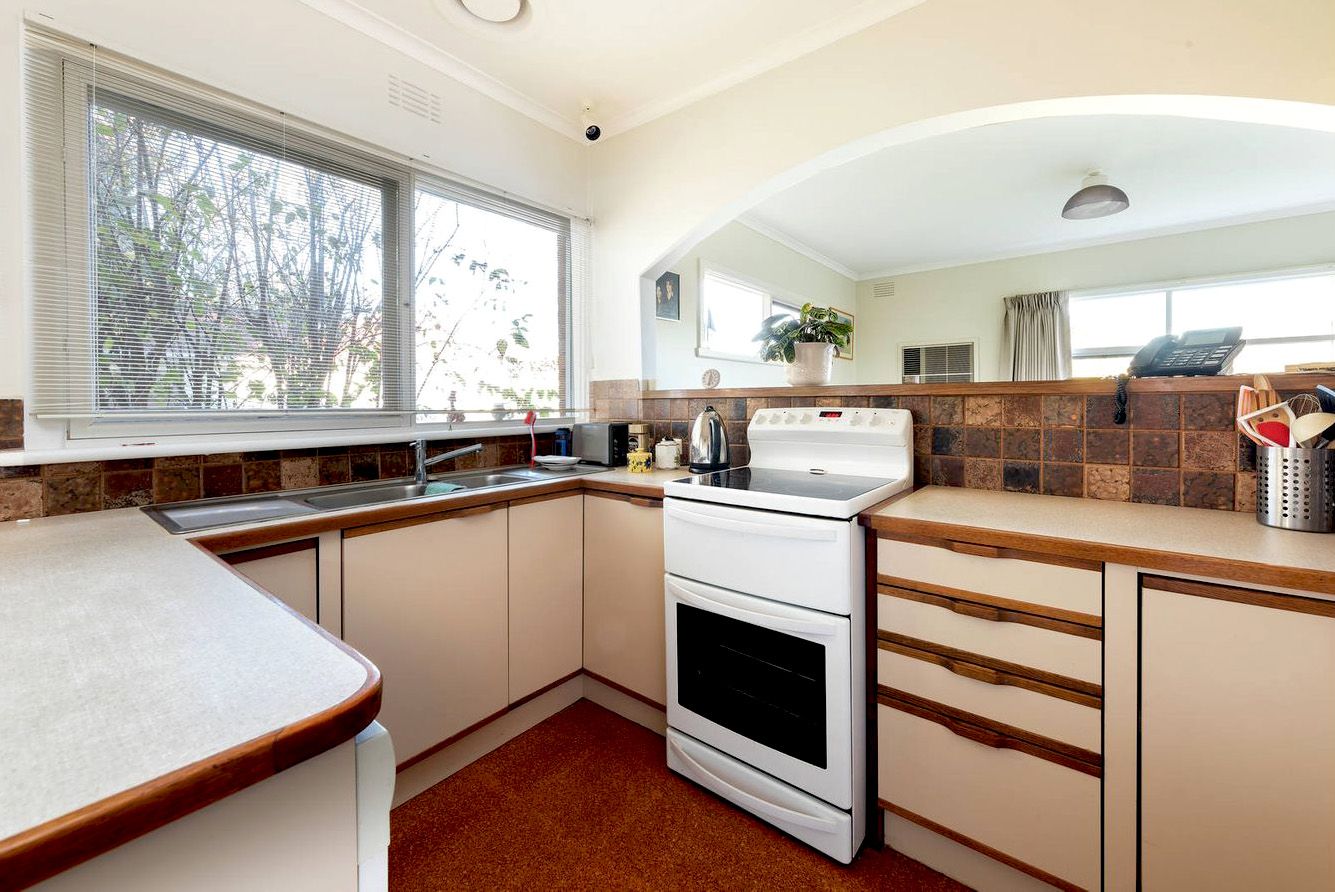 8 Simpson Drive, Mount Waverley, VIC 3149