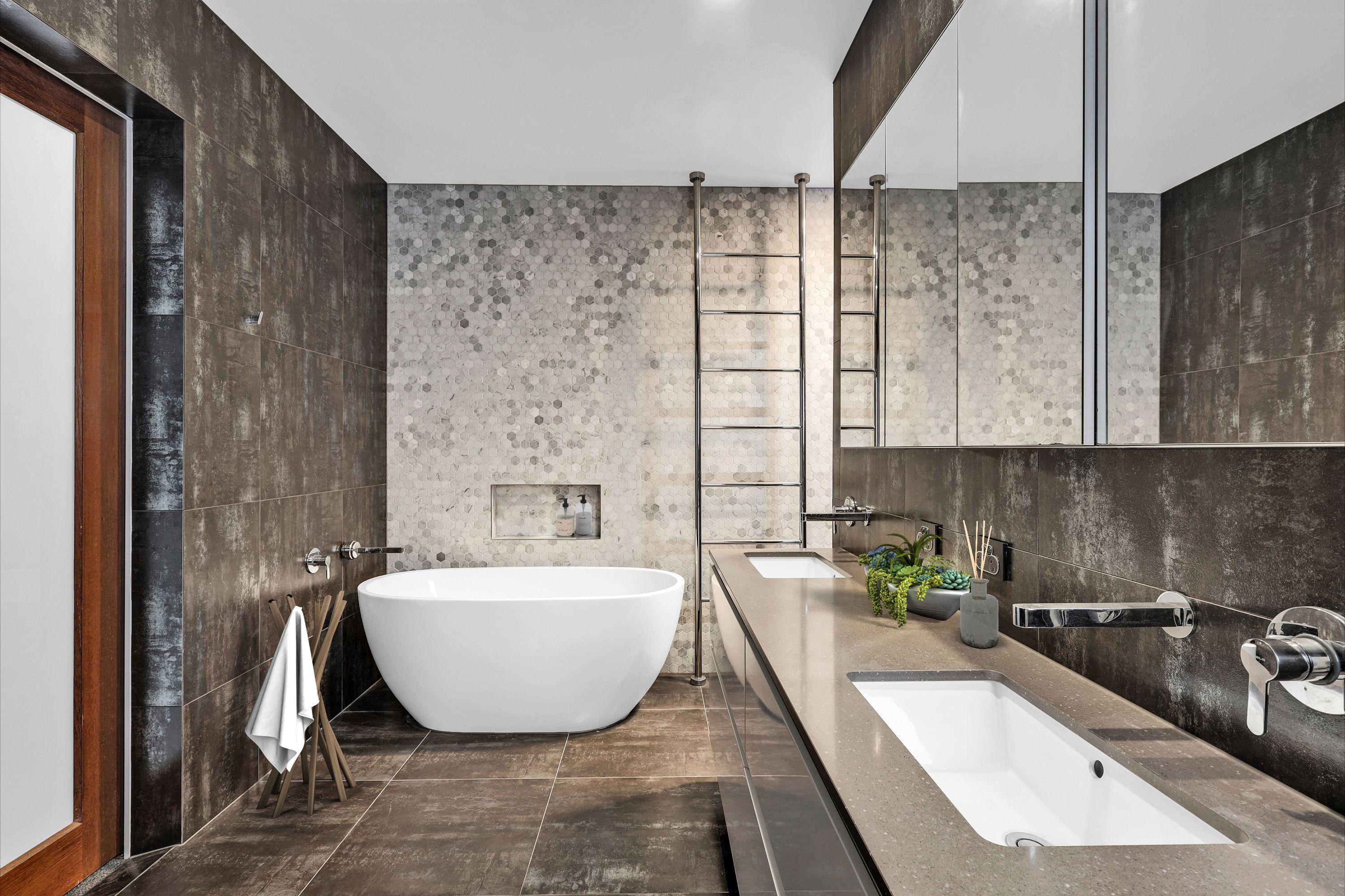 23 Riviera Road, Miami, QLD 4220