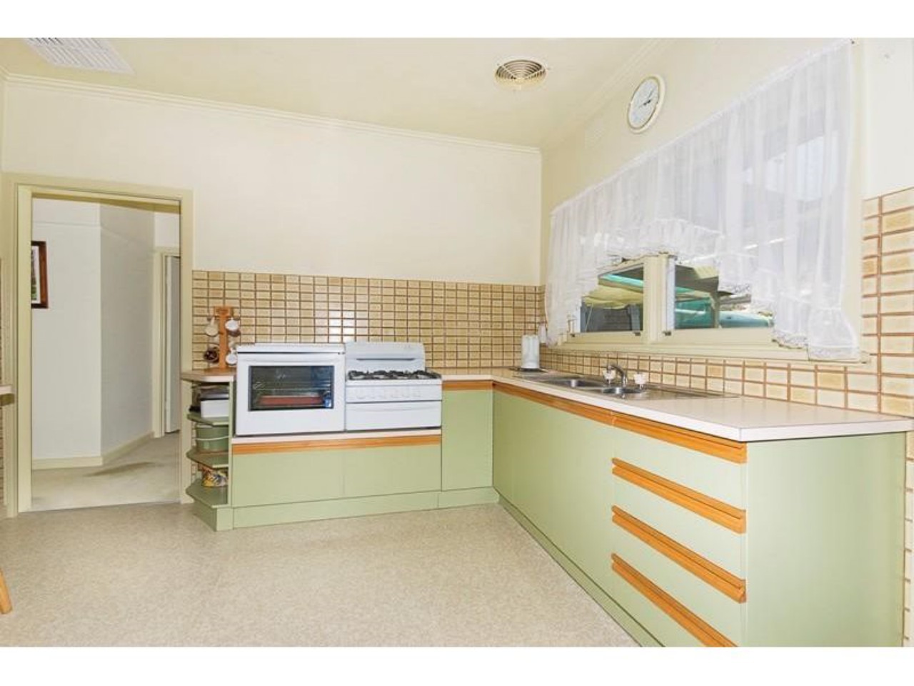 8 Oberon Avenue, Oakleigh East, VIC 3166