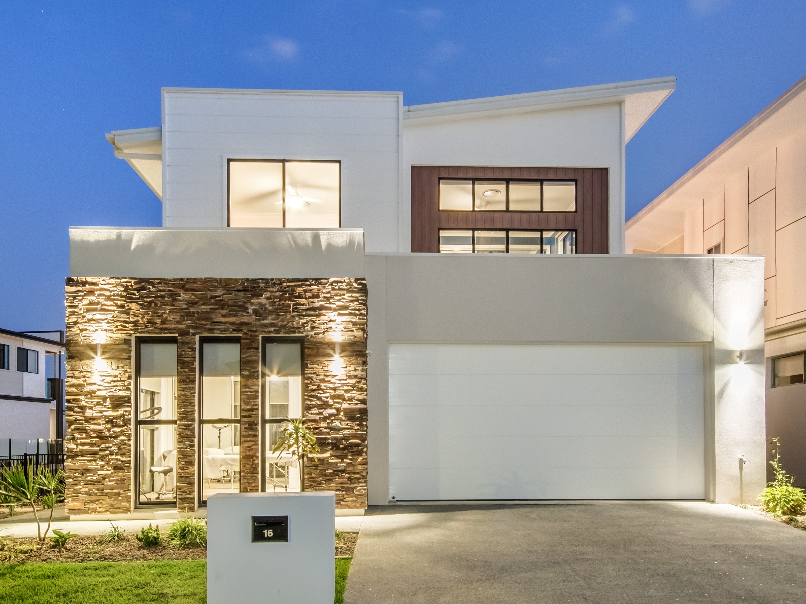 16 Santa Monica Boulevard, Hope Island, QLD 4212