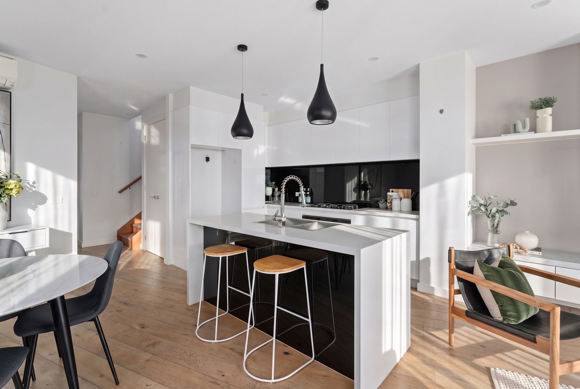 118 Woods Street — photo 5 of 17