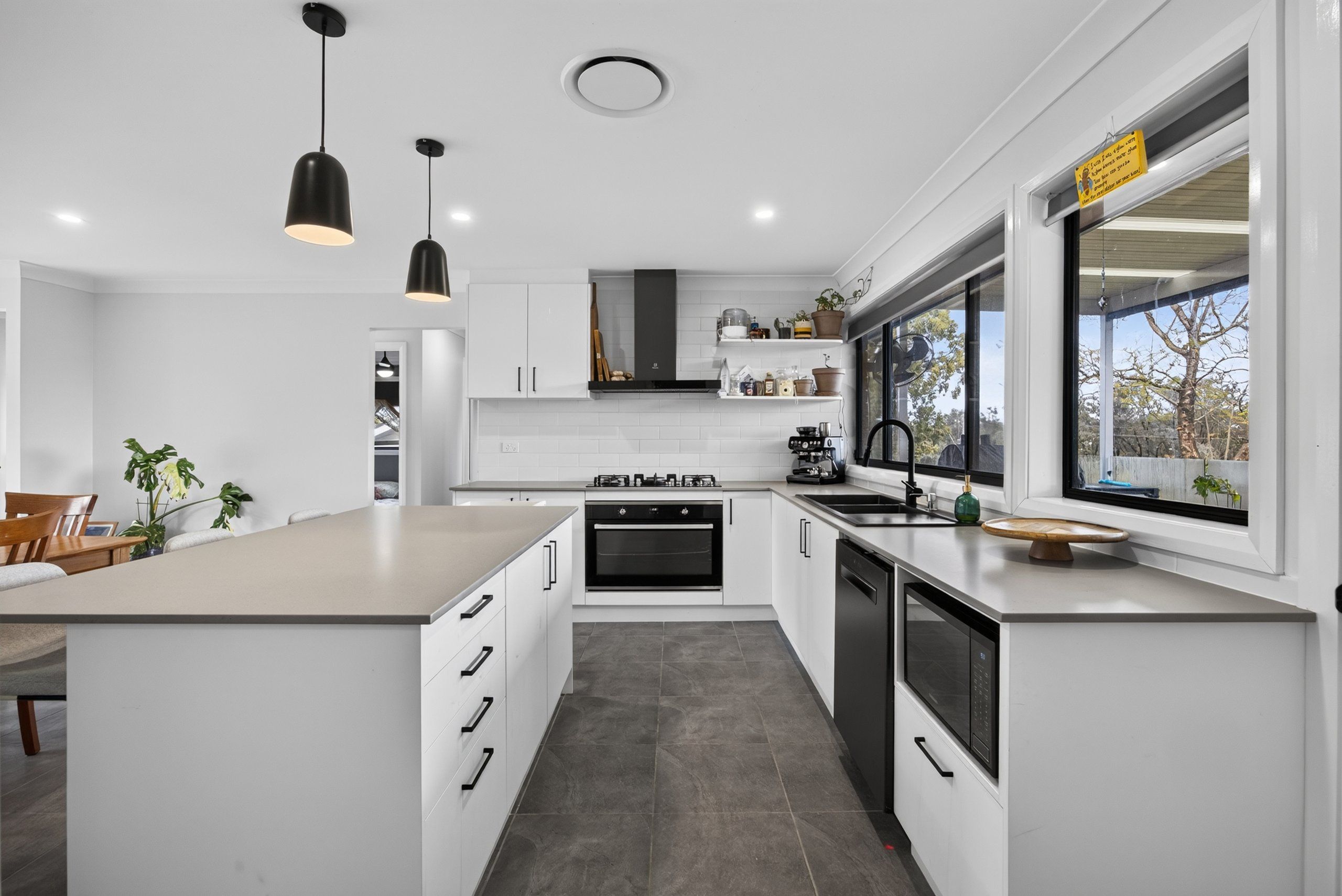 16 Balook Crescent — photo 6 of 21