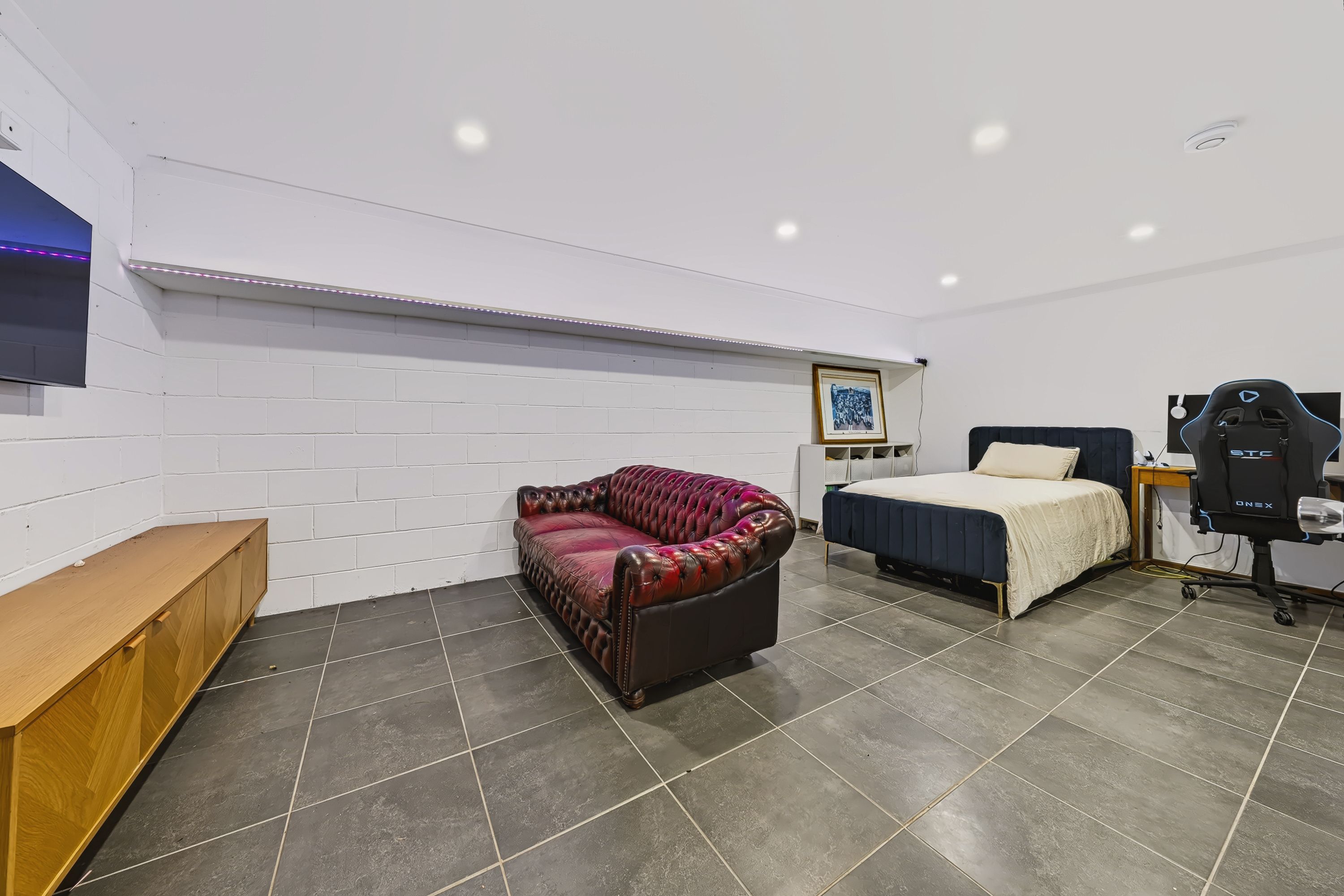 10-12 Enchelmaier Street — photo 17 of 27