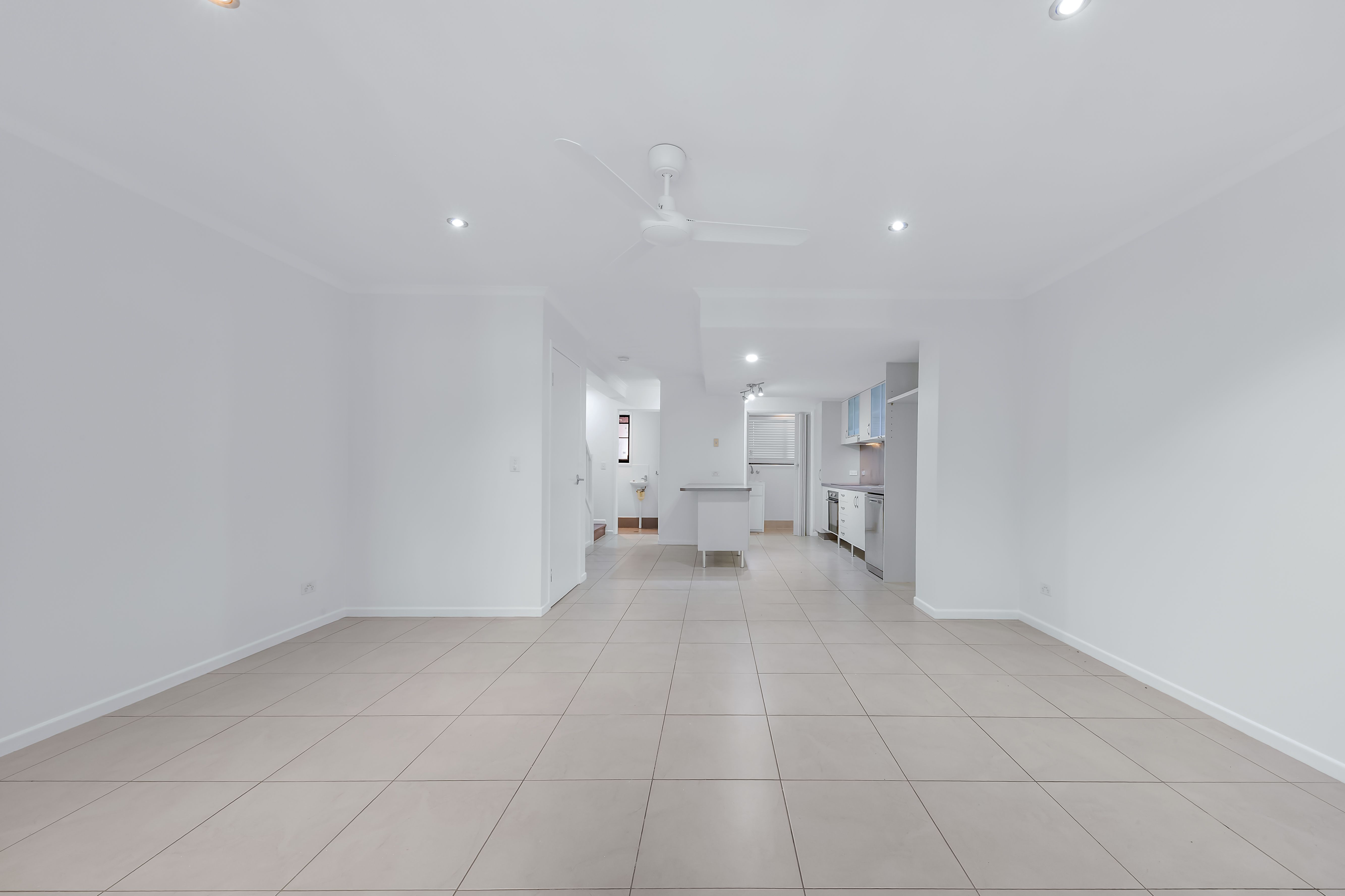 2/3-5 Seaview Drive — photo 5 of 11