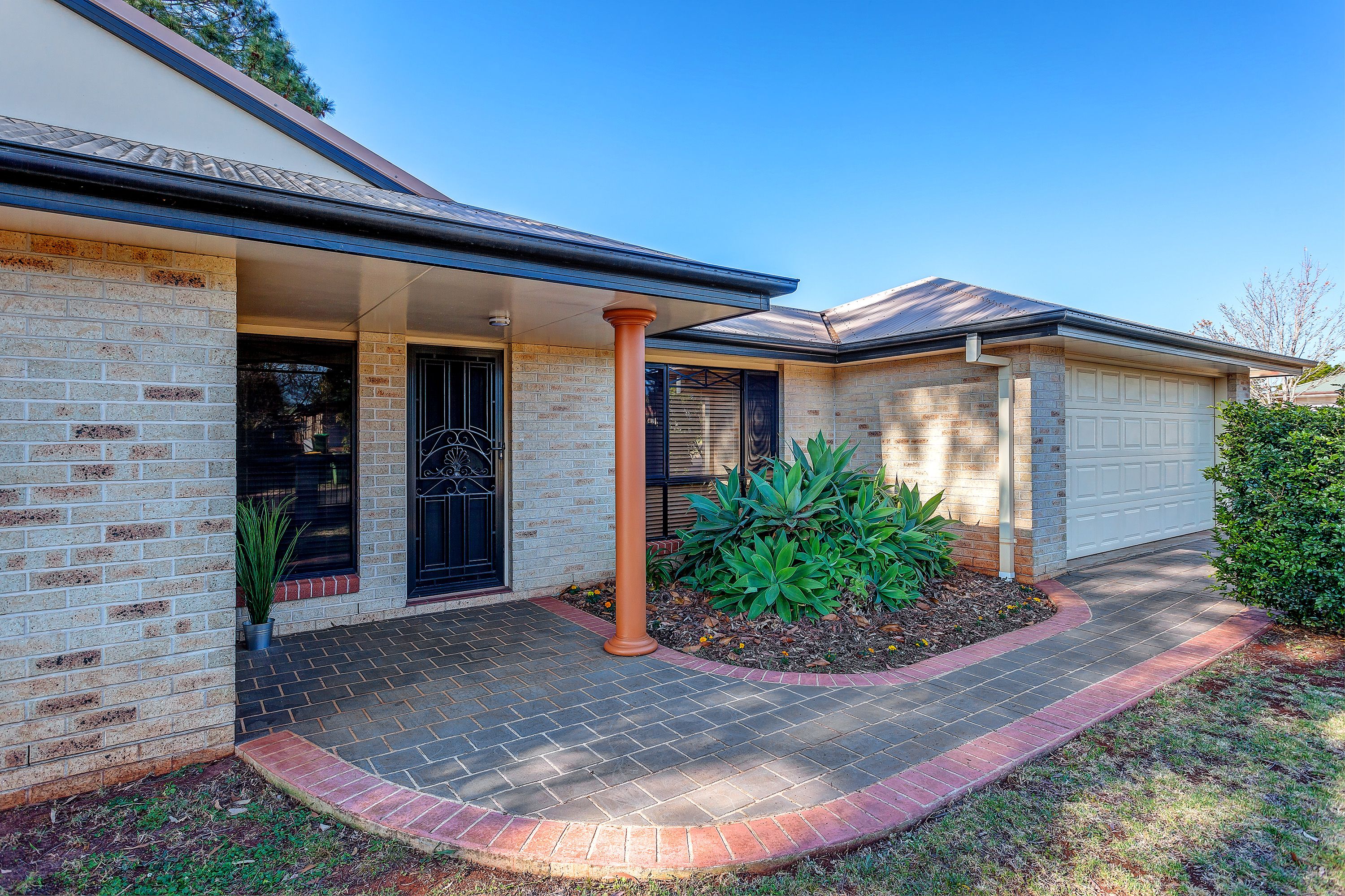 1 Albion Street, Kearneys Spring, QLD 4350