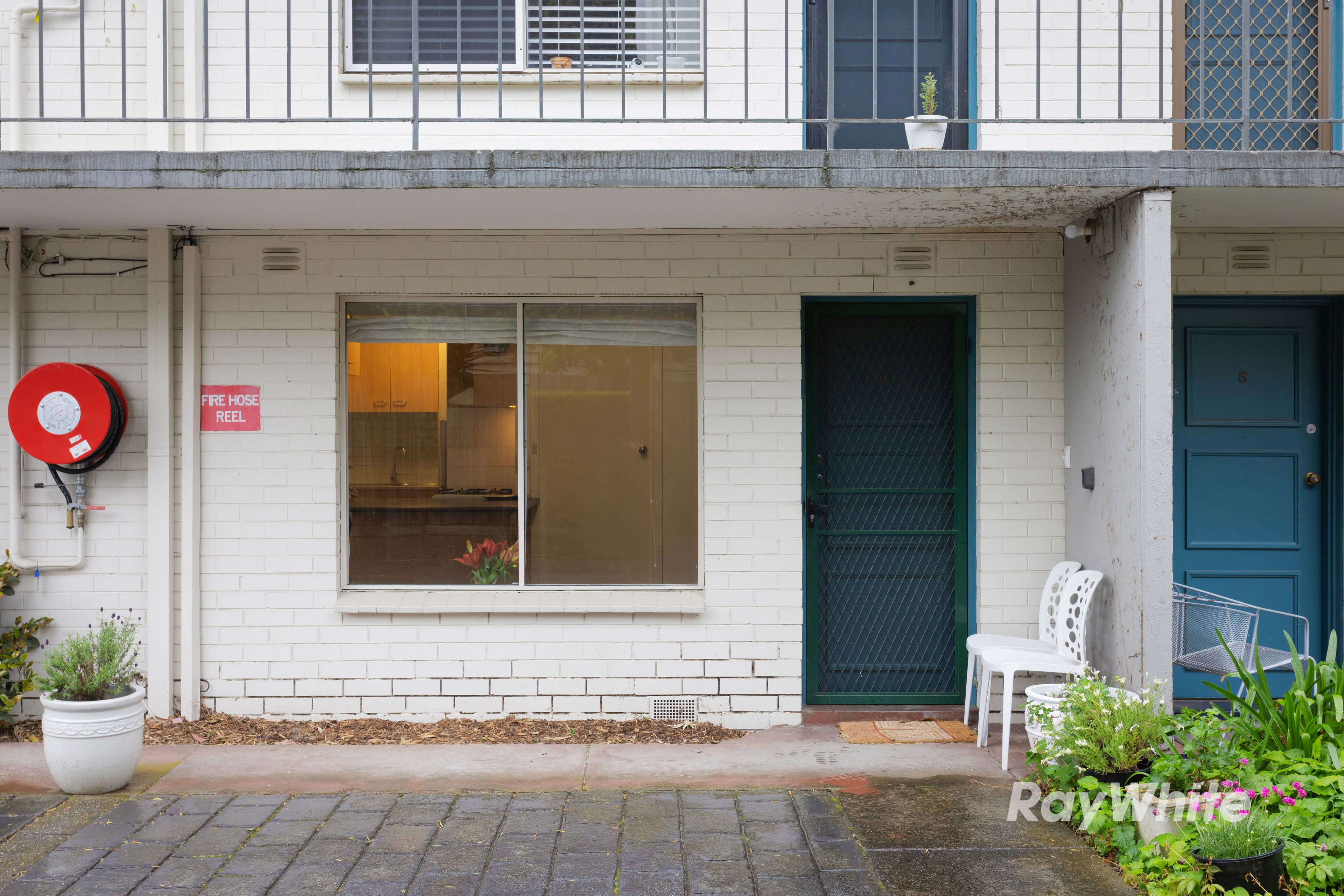4/6 Tattenham Street — photo 2 of 9