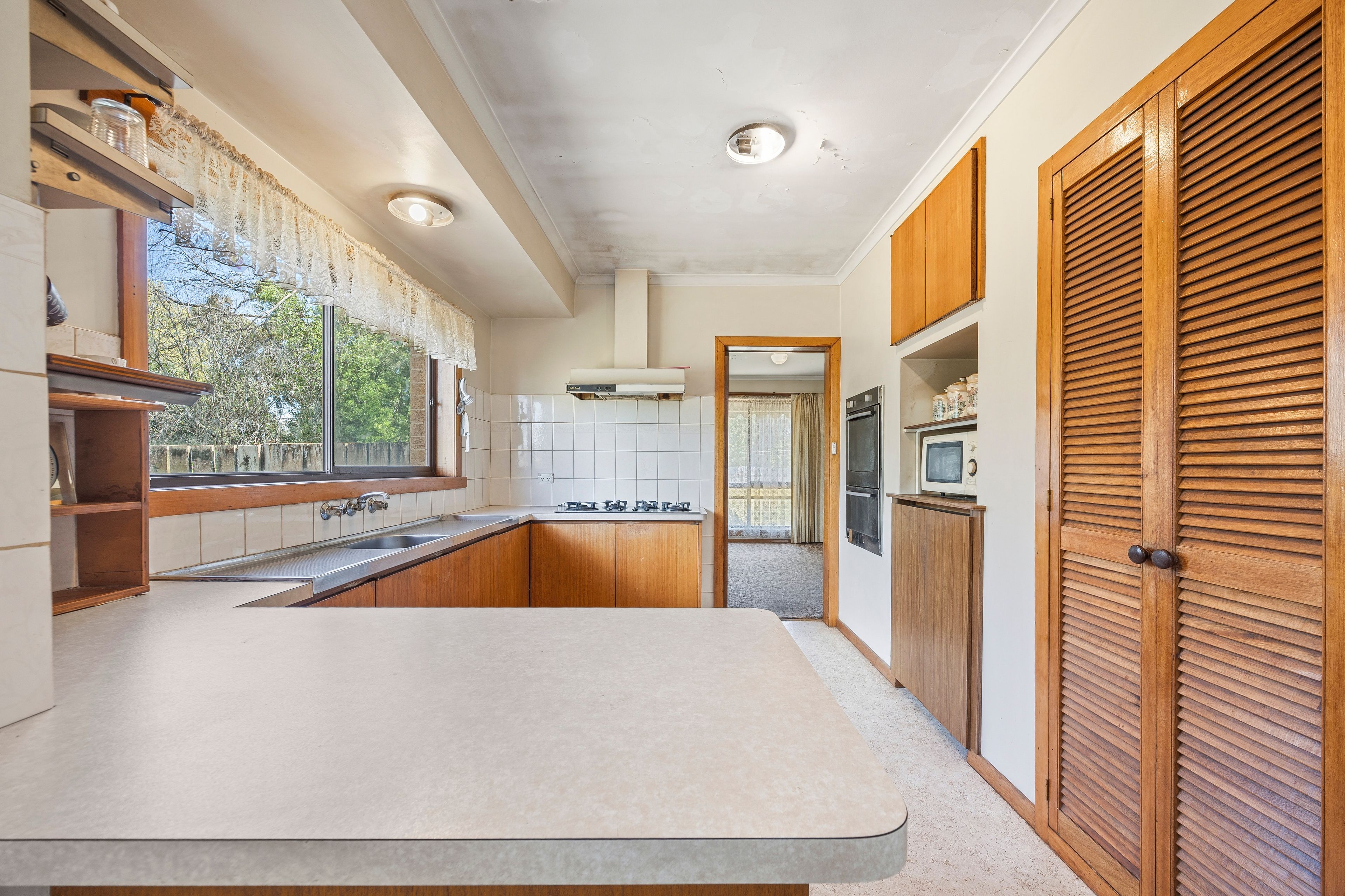 209 Howe Street — photo 9 of 30