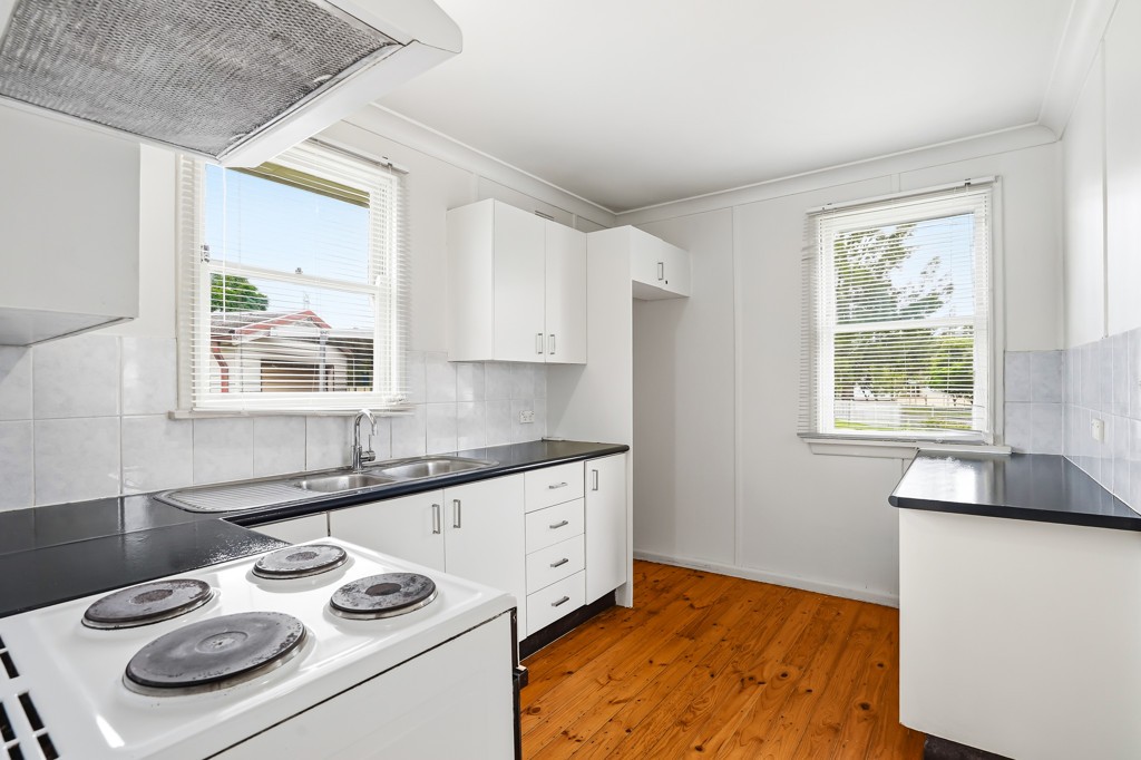 15 Palau Crescent, Lethbridge Park, NSW 2770