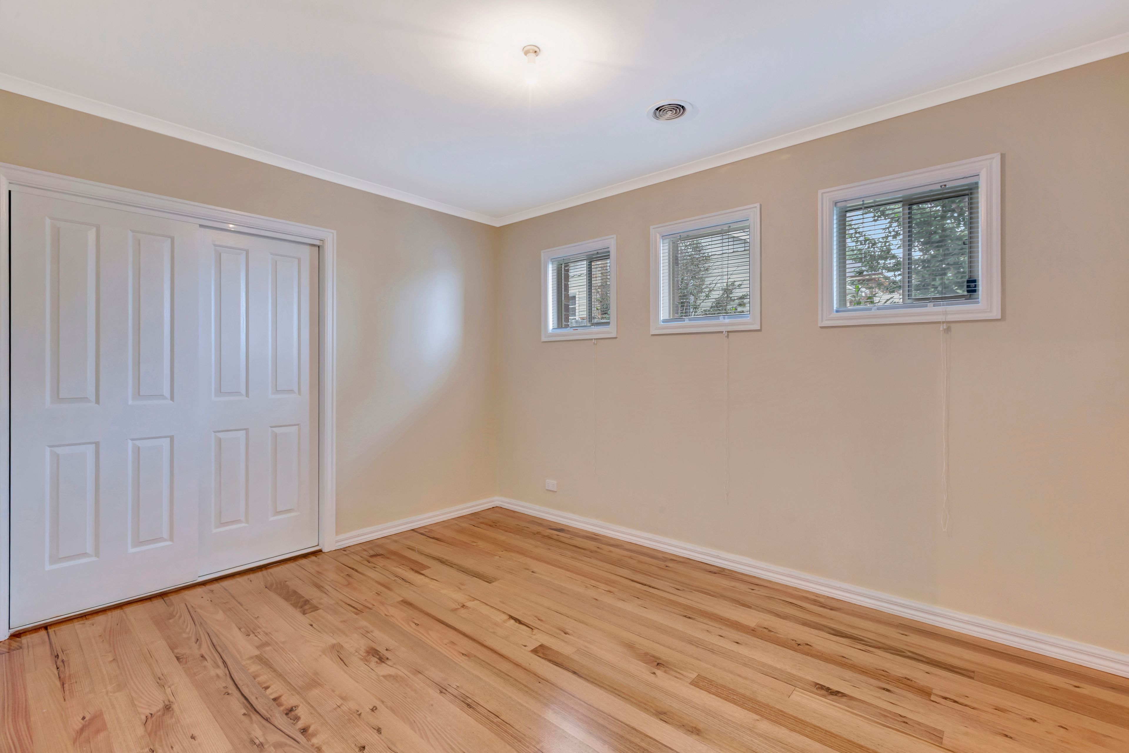 2/9 Oak Street — photo 6 of 9